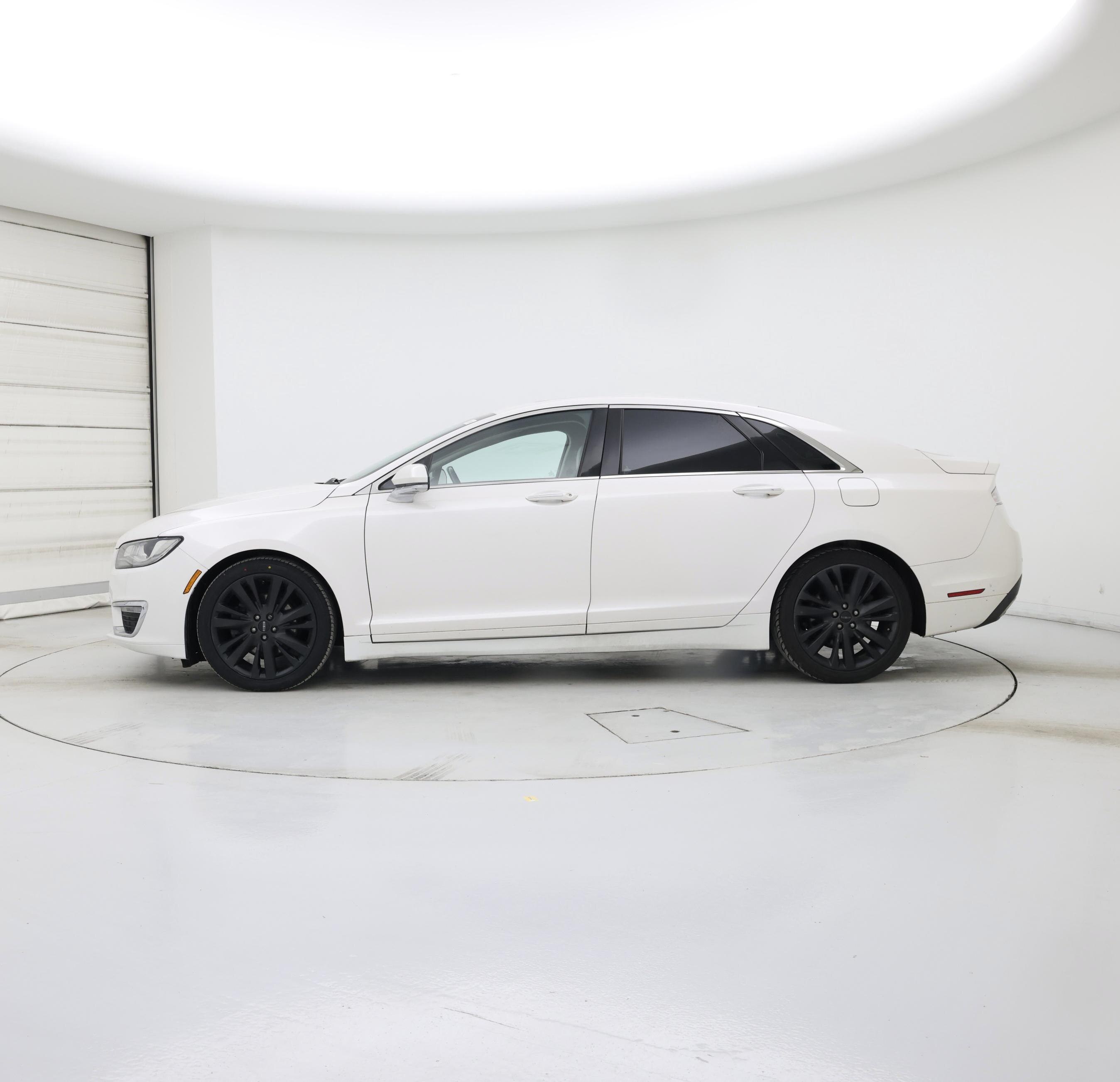 Thumbnail: 2017 Lincoln MKZ - 3