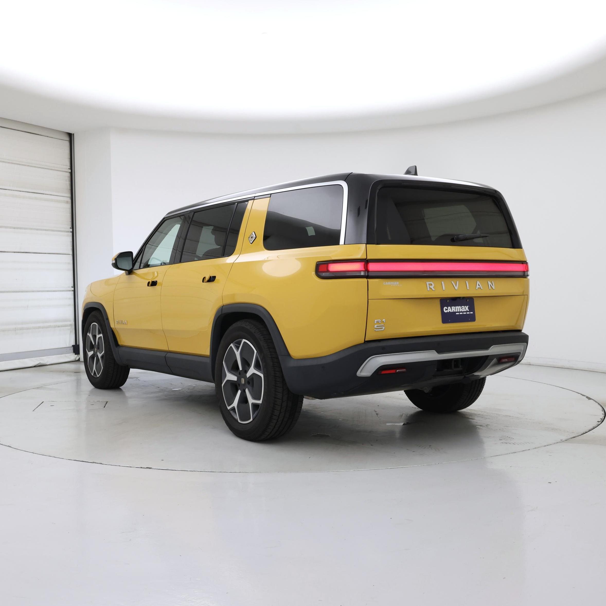 Thumbnail: 2023 Rivian R1S - 2