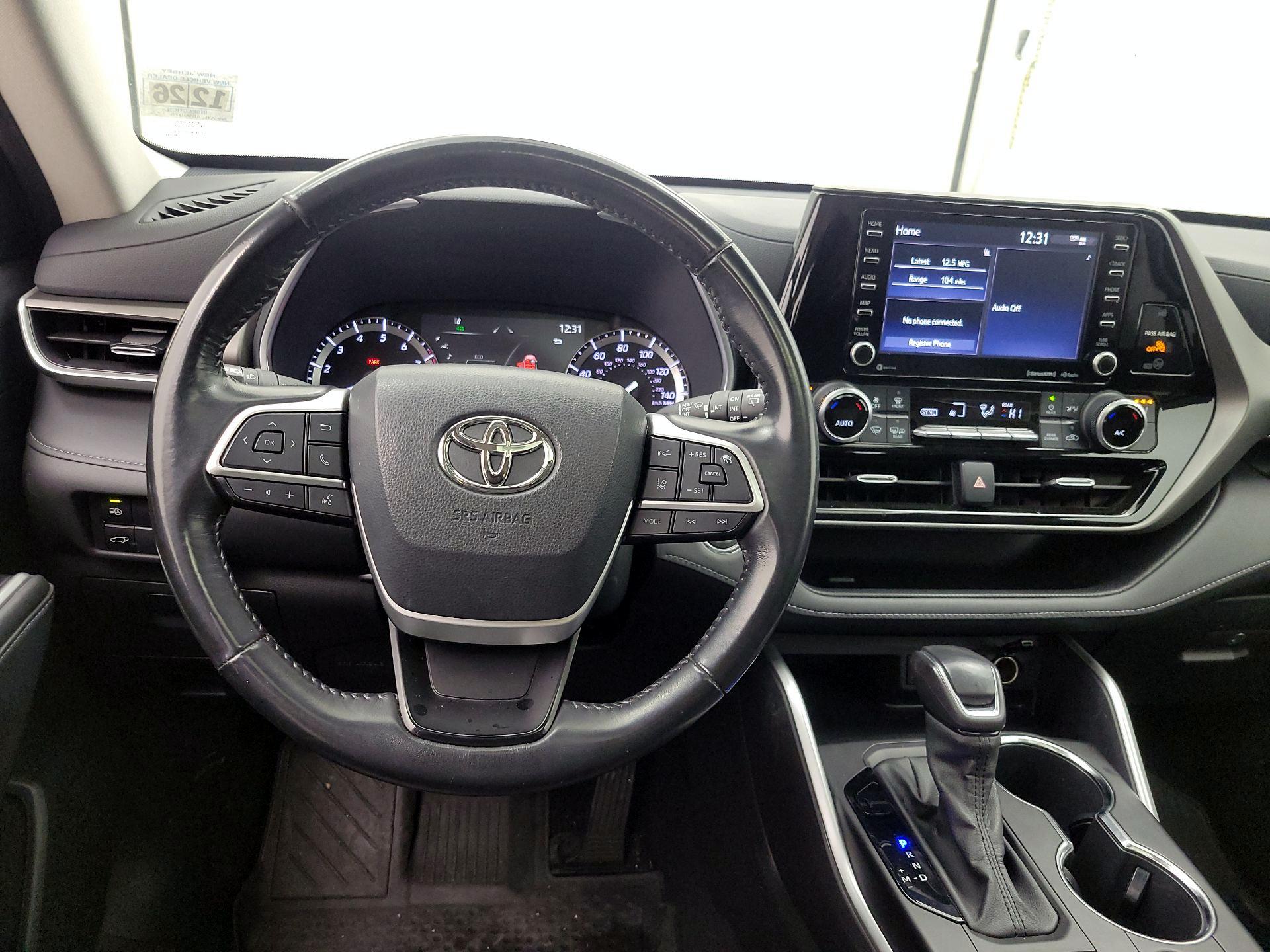 Thumbnail: 2022 Toyota Highlander - 10