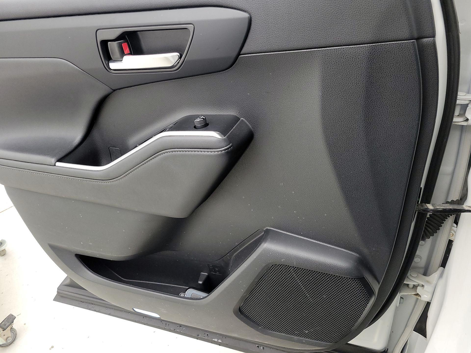 Thumbnail: 2022 Toyota Highlander - 12