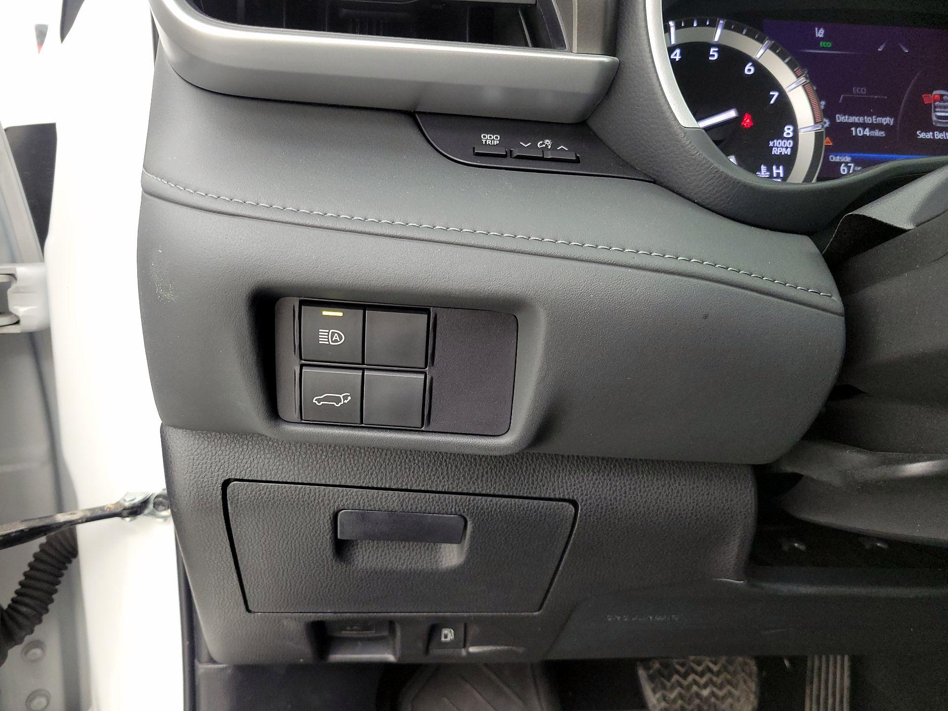 Thumbnail: 2022 Toyota Highlander - 13