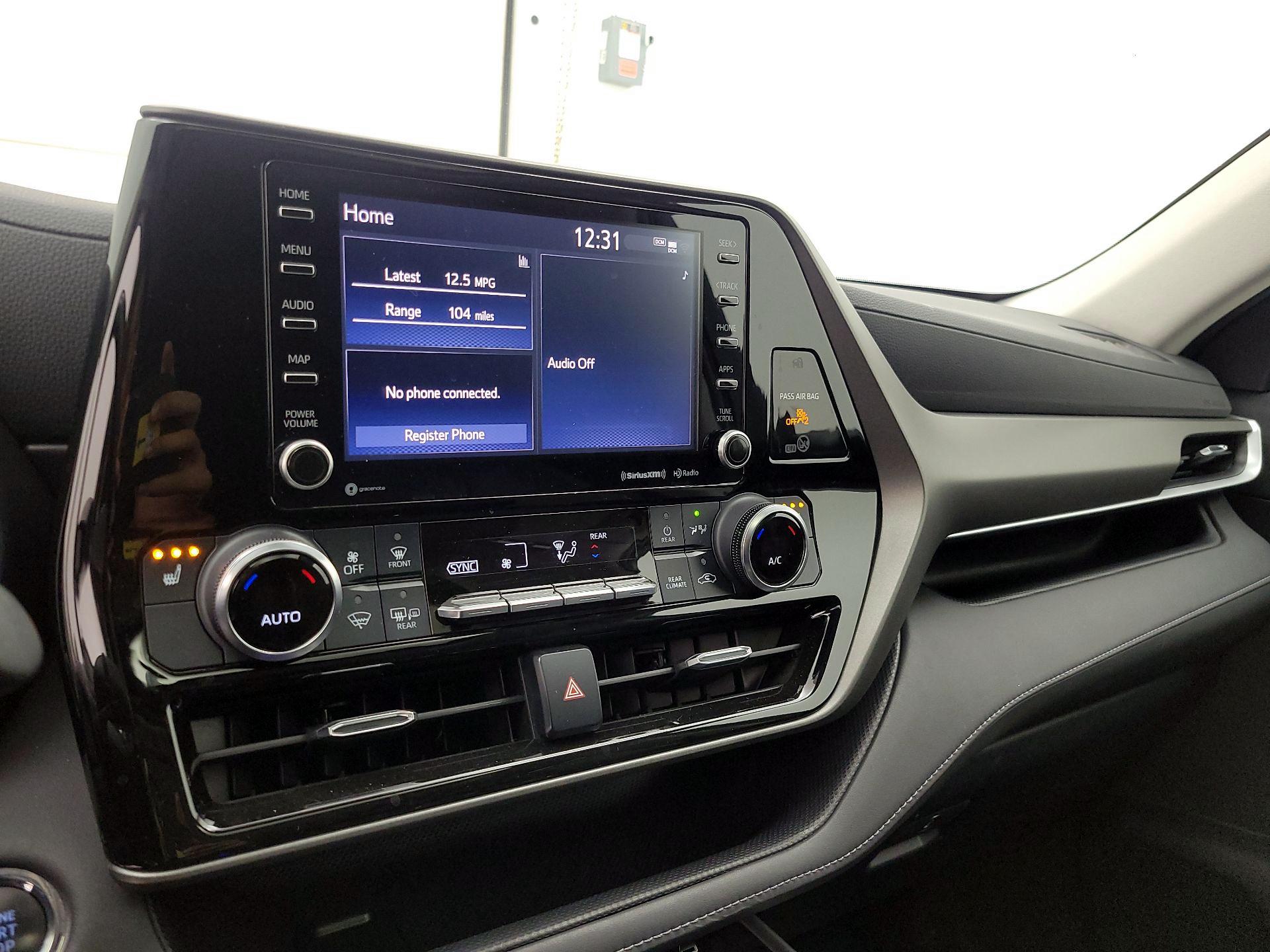 Thumbnail: 2022 Toyota Highlander - 16