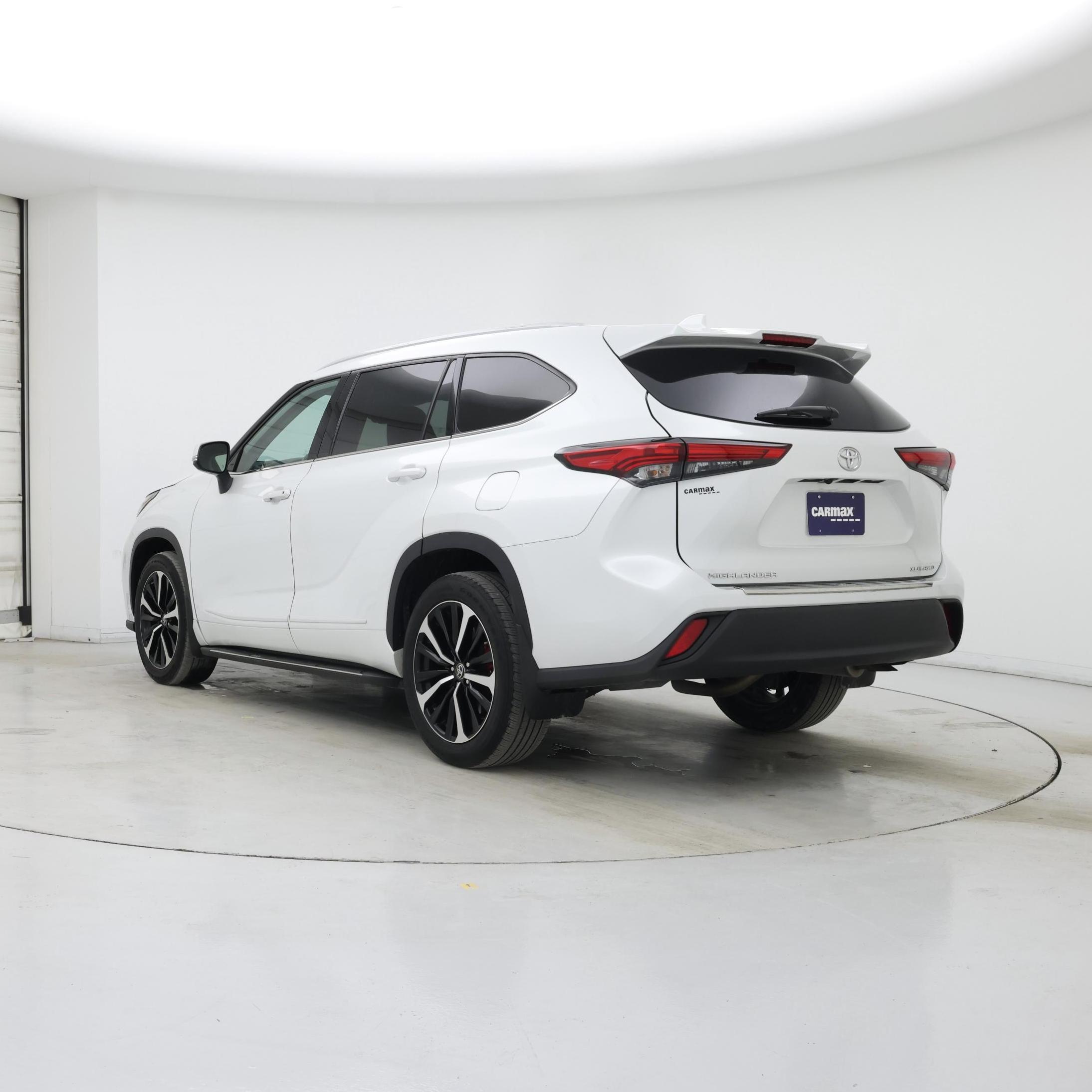 Thumbnail: 2022 Toyota Highlander - 2