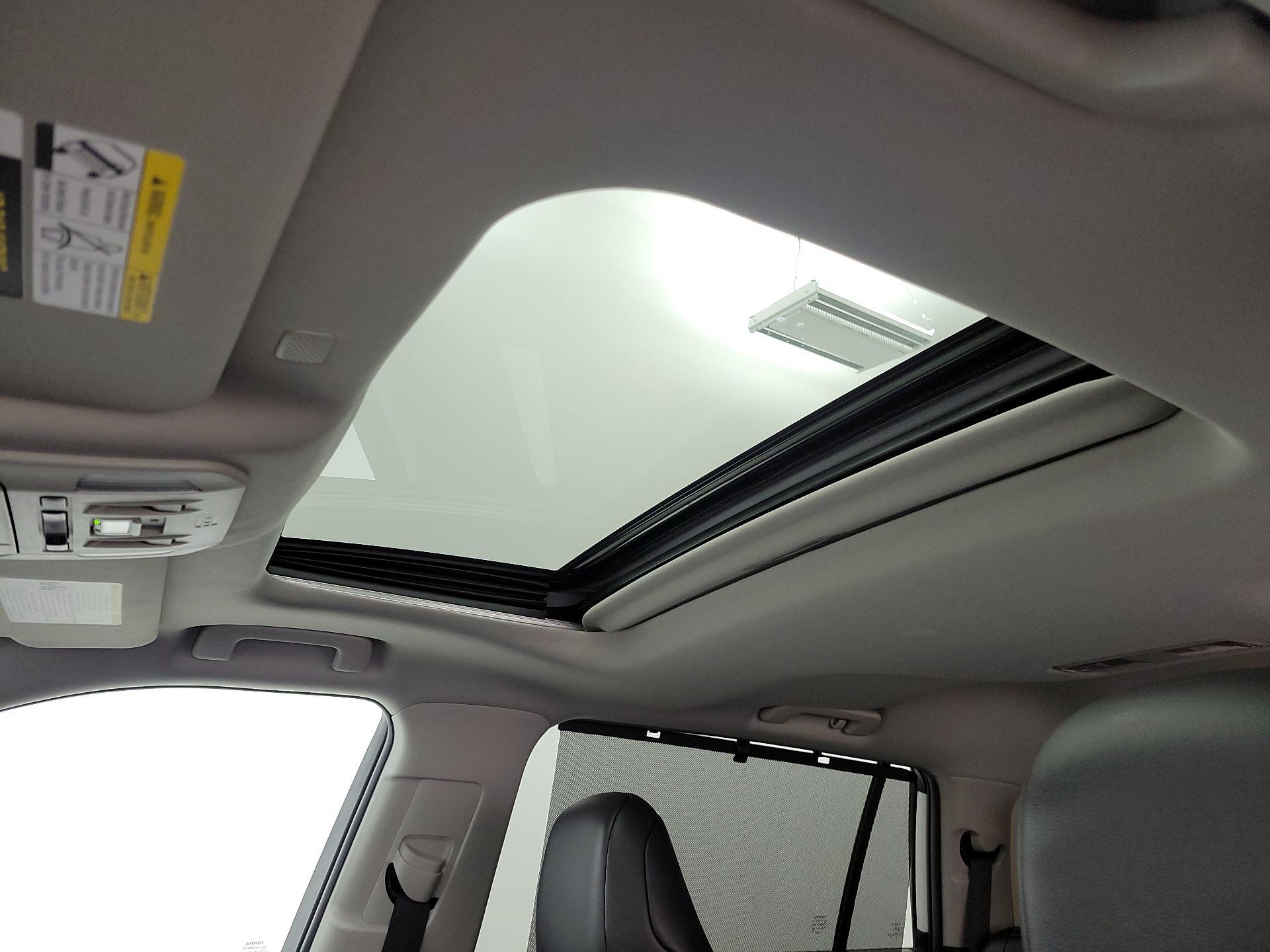 Thumbnail: 2022 Toyota Highlander - 19