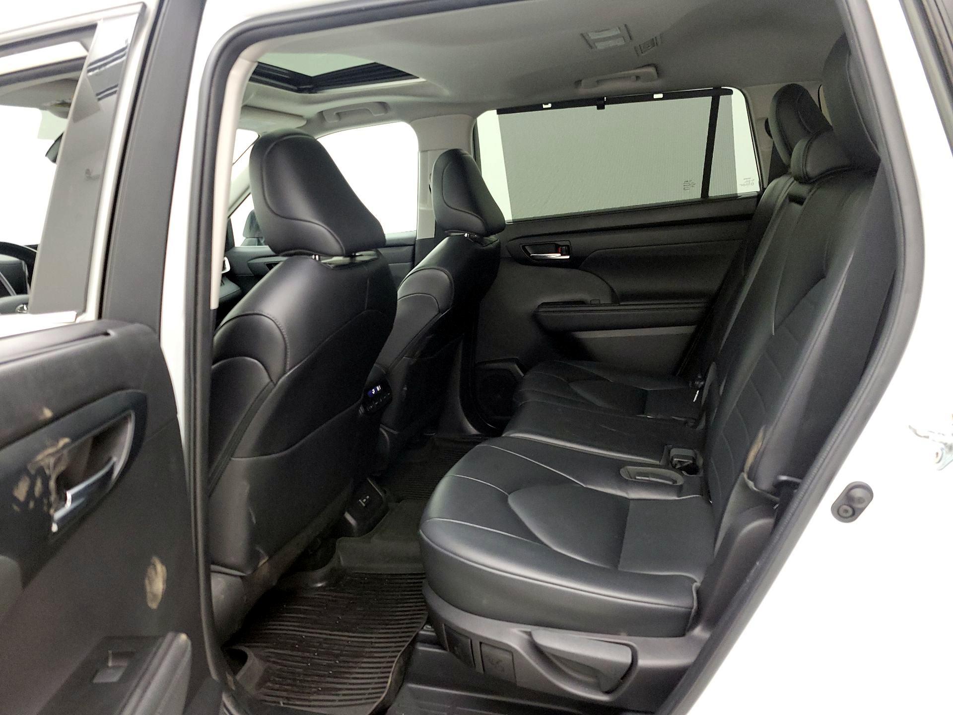 Thumbnail: 2022 Toyota Highlander - 20