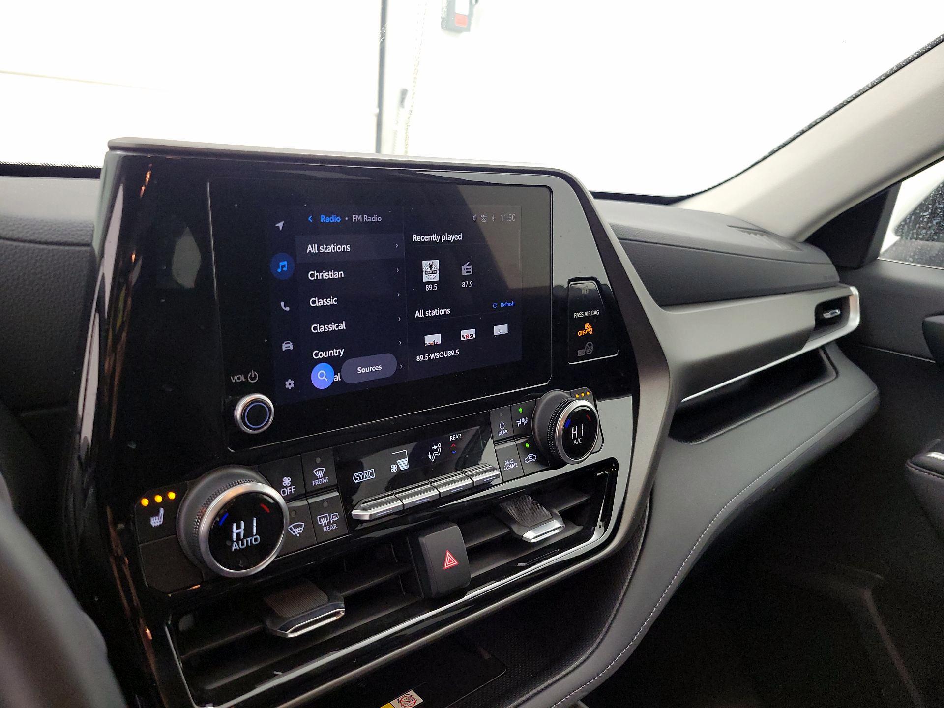 Thumbnail: 2023 Toyota Highlander - 16