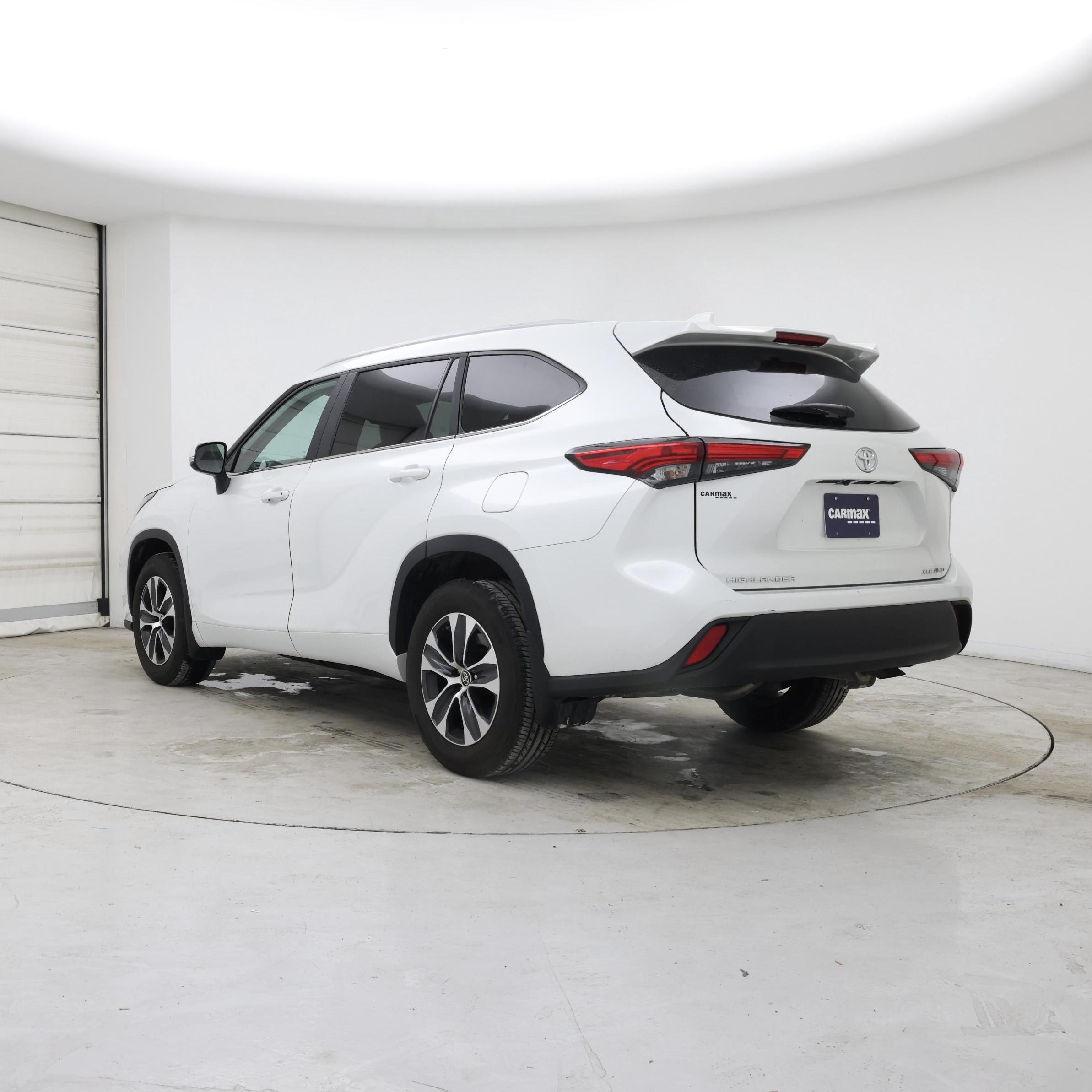 Thumbnail: 2023 Toyota Highlander - 2