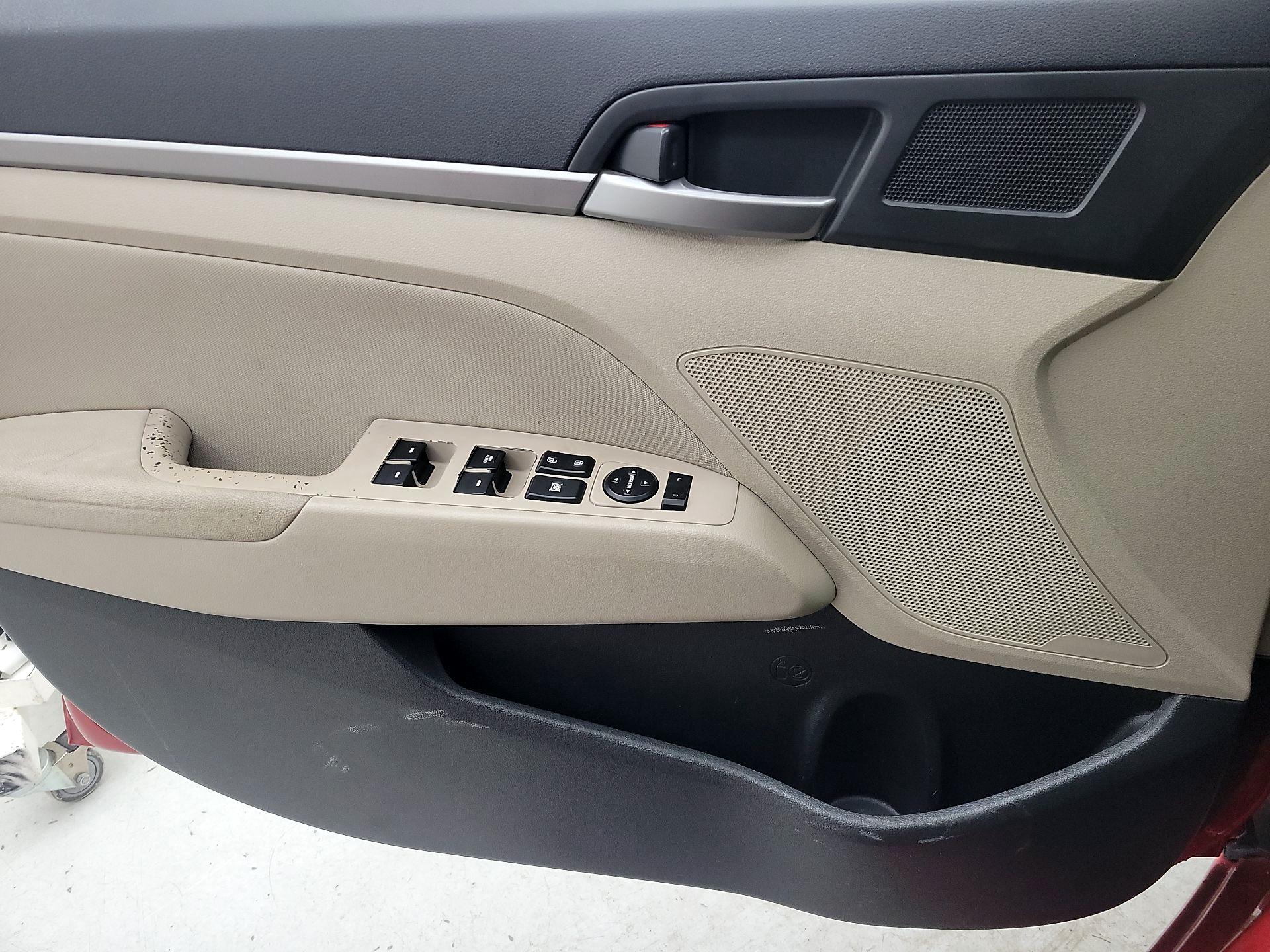 Thumbnail: 2017 Hyundai Elantra - 12