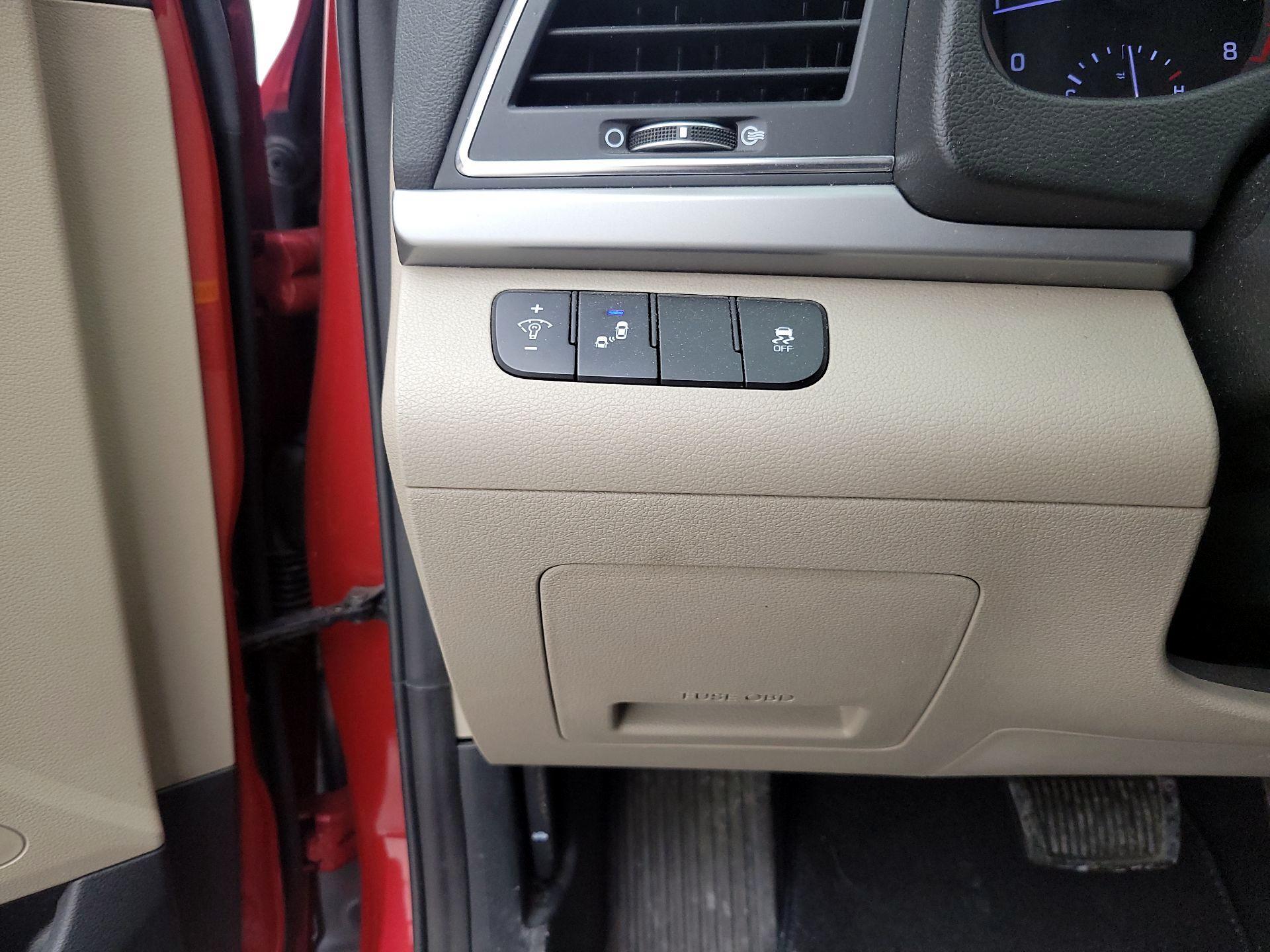 Thumbnail: 2017 Hyundai Elantra - 13