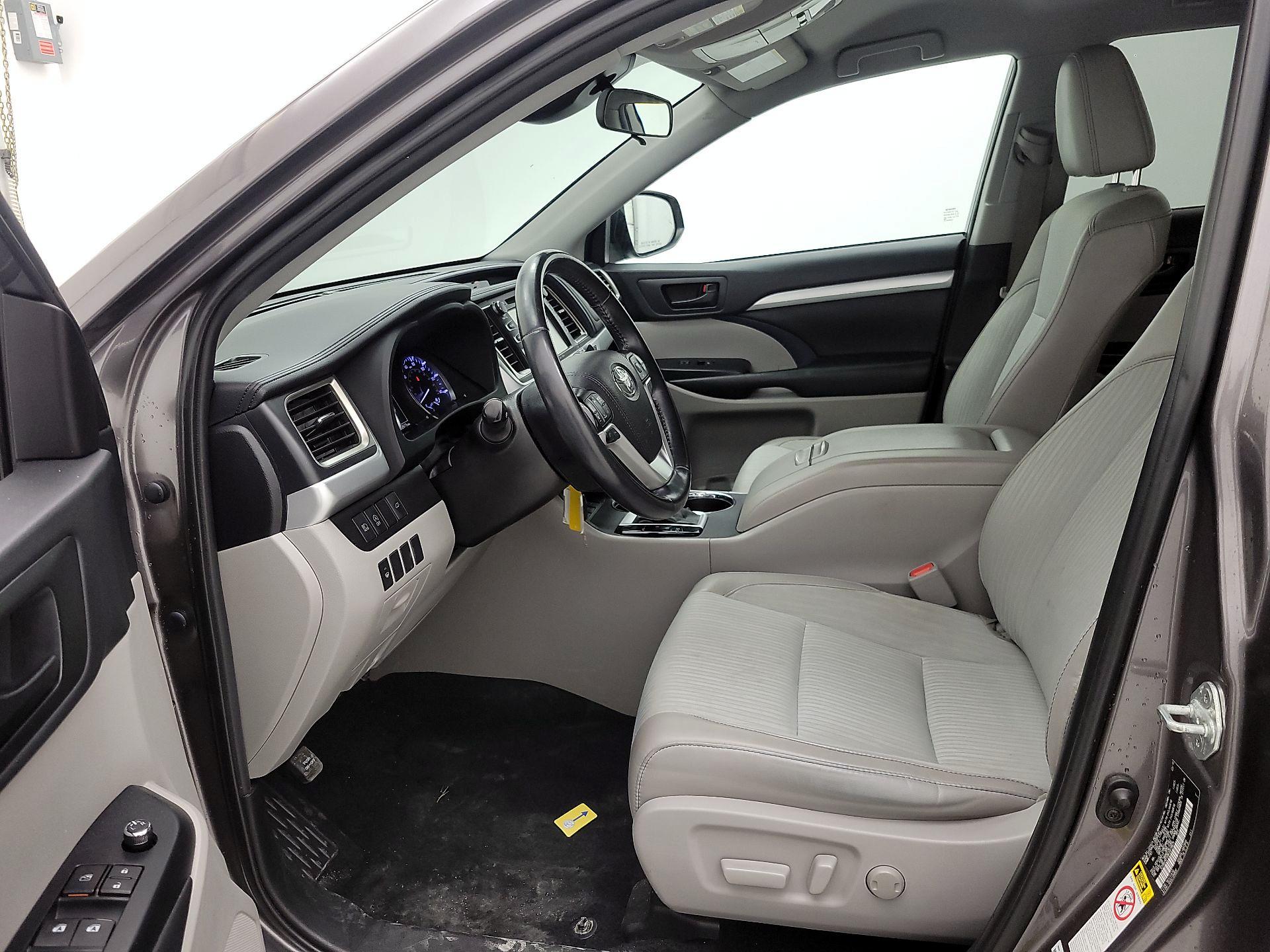 Thumbnail: 2019 Toyota Highlander - 11