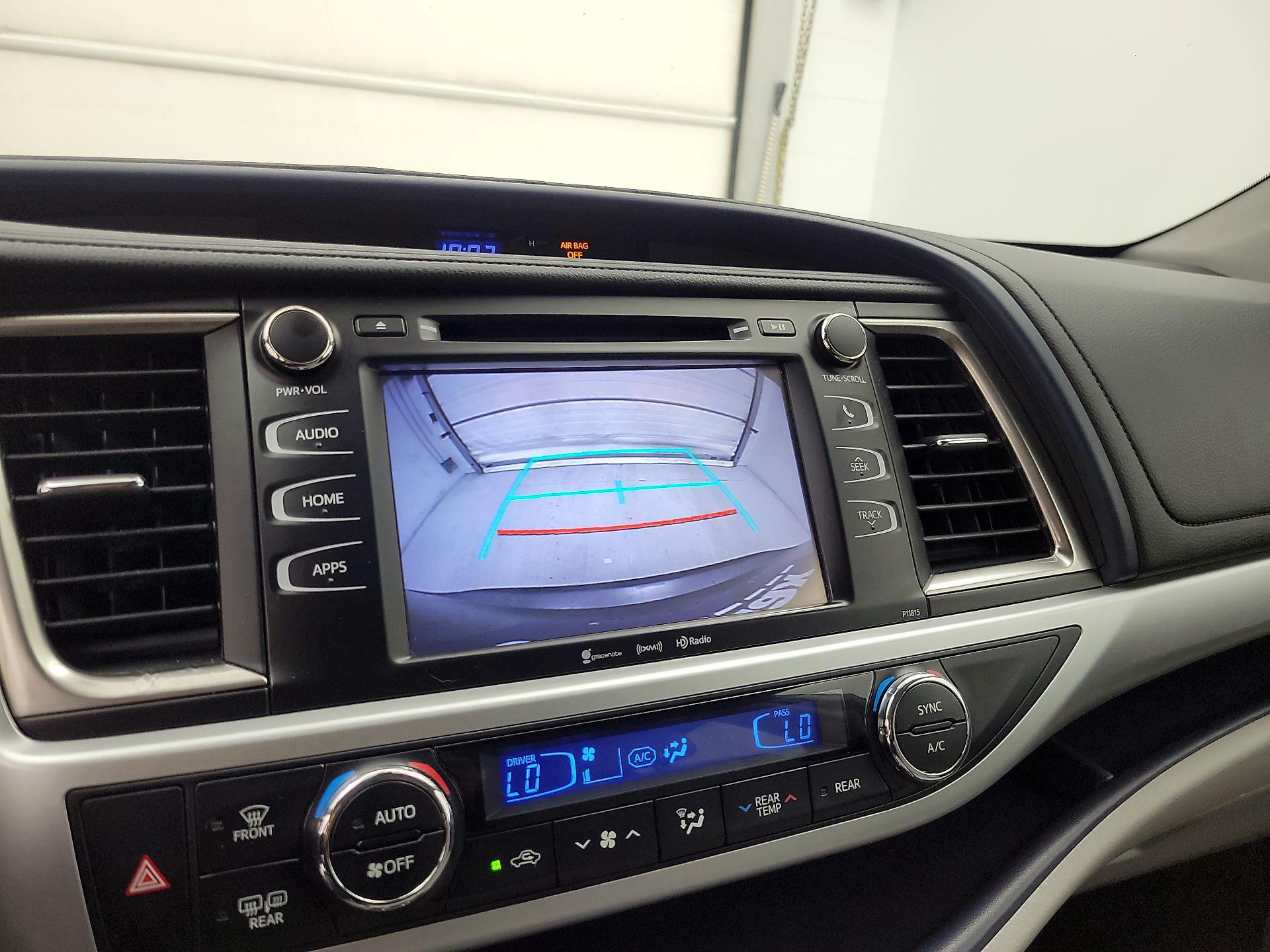 Thumbnail: 2019 Toyota Highlander - 14