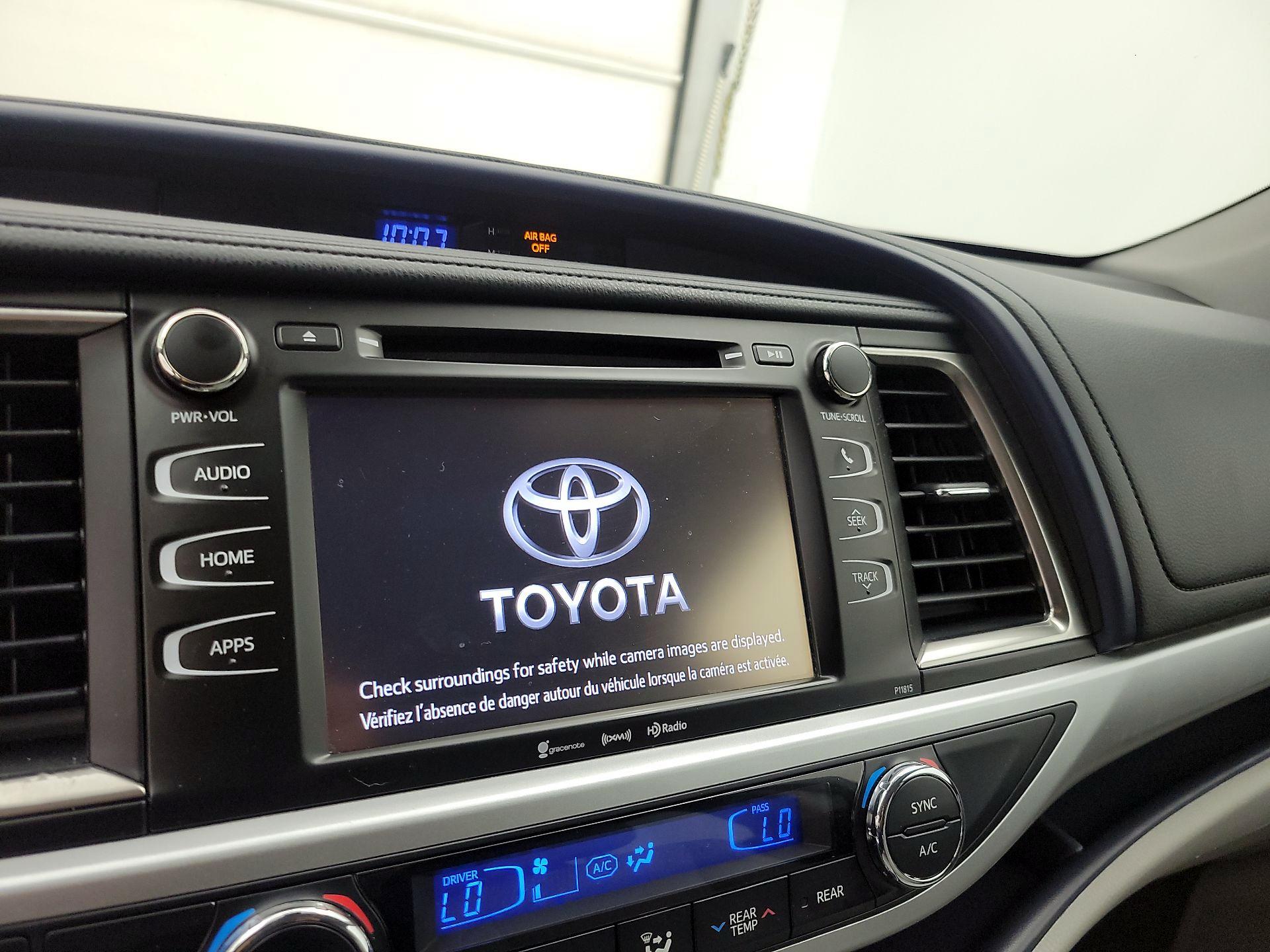 Thumbnail: 2019 Toyota Highlander - 15