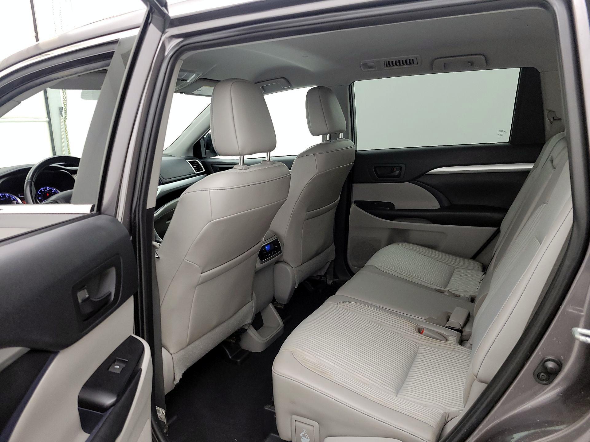 Thumbnail: 2019 Toyota Highlander - 19