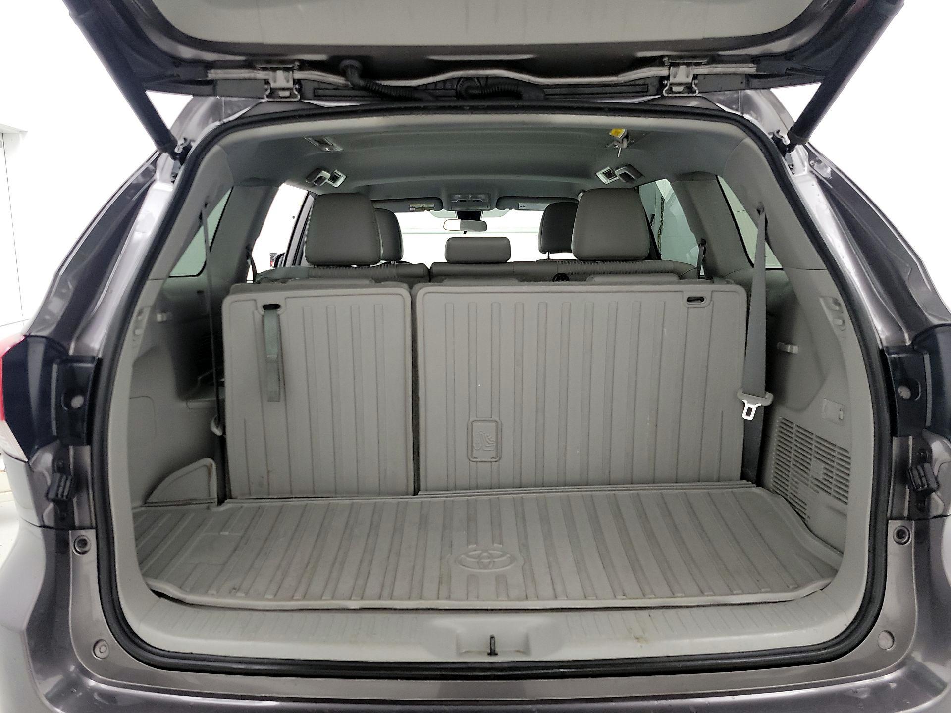 Thumbnail: 2019 Toyota Highlander - 20