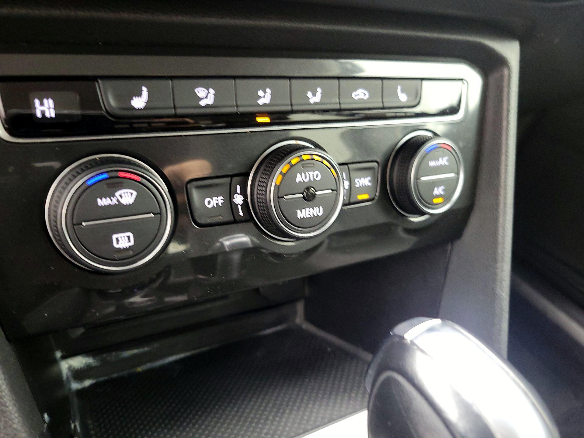 Thumbnail: 2019 Volkswagen Tiguan - 16