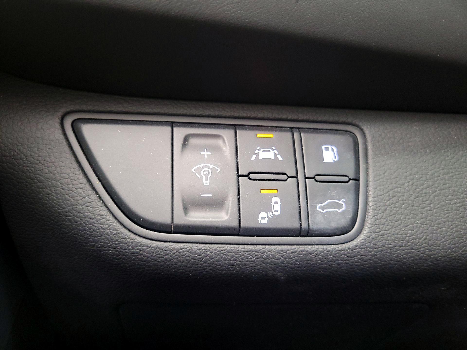 Thumbnail: 2020 Genesis G70 - 13