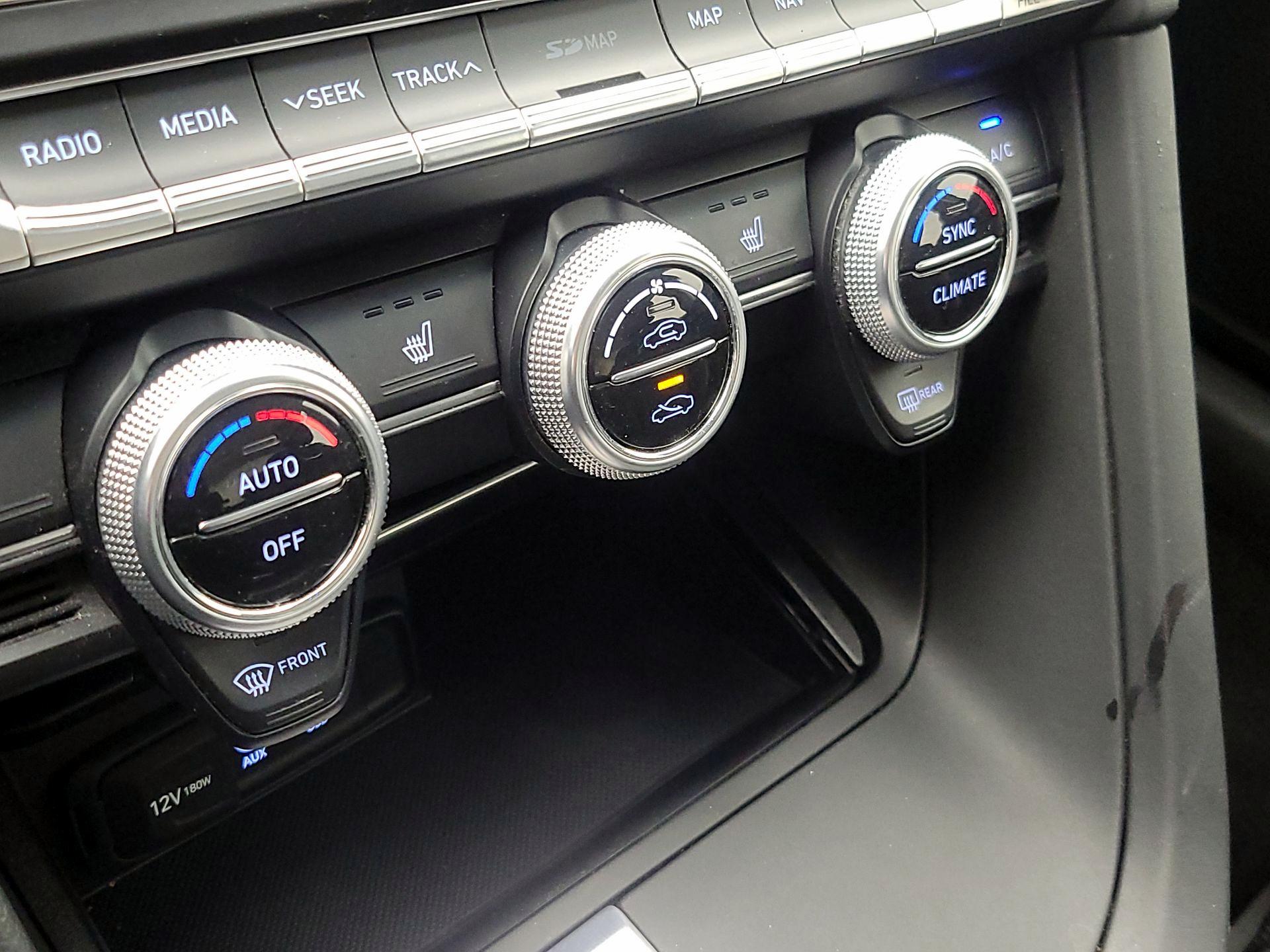 Thumbnail: 2020 Genesis G70 - 16