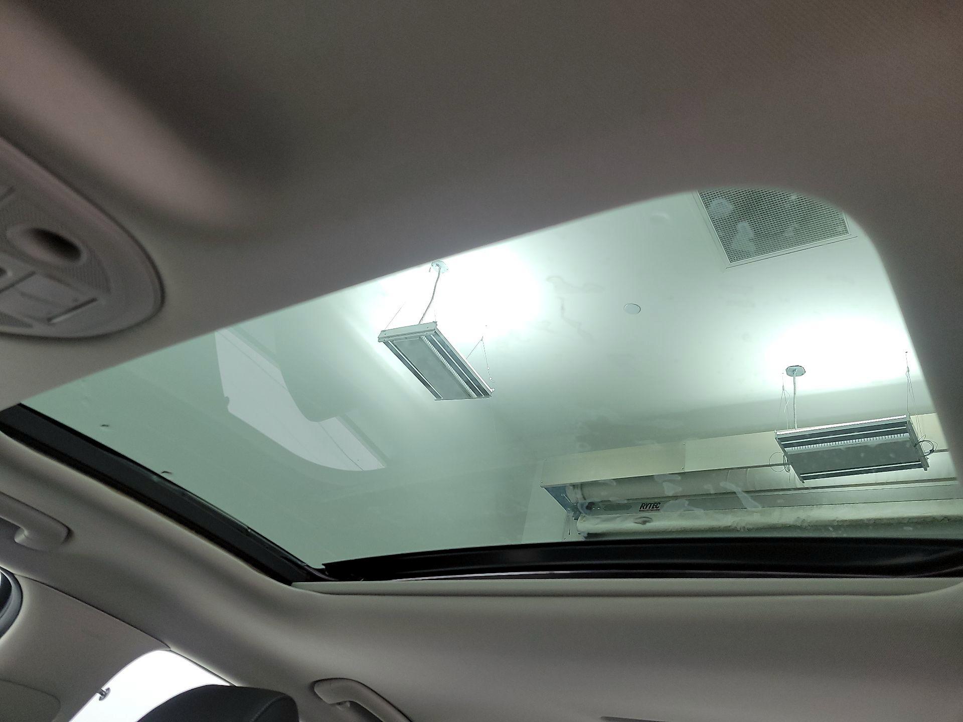 Thumbnail: 2020 Genesis G70 - 19