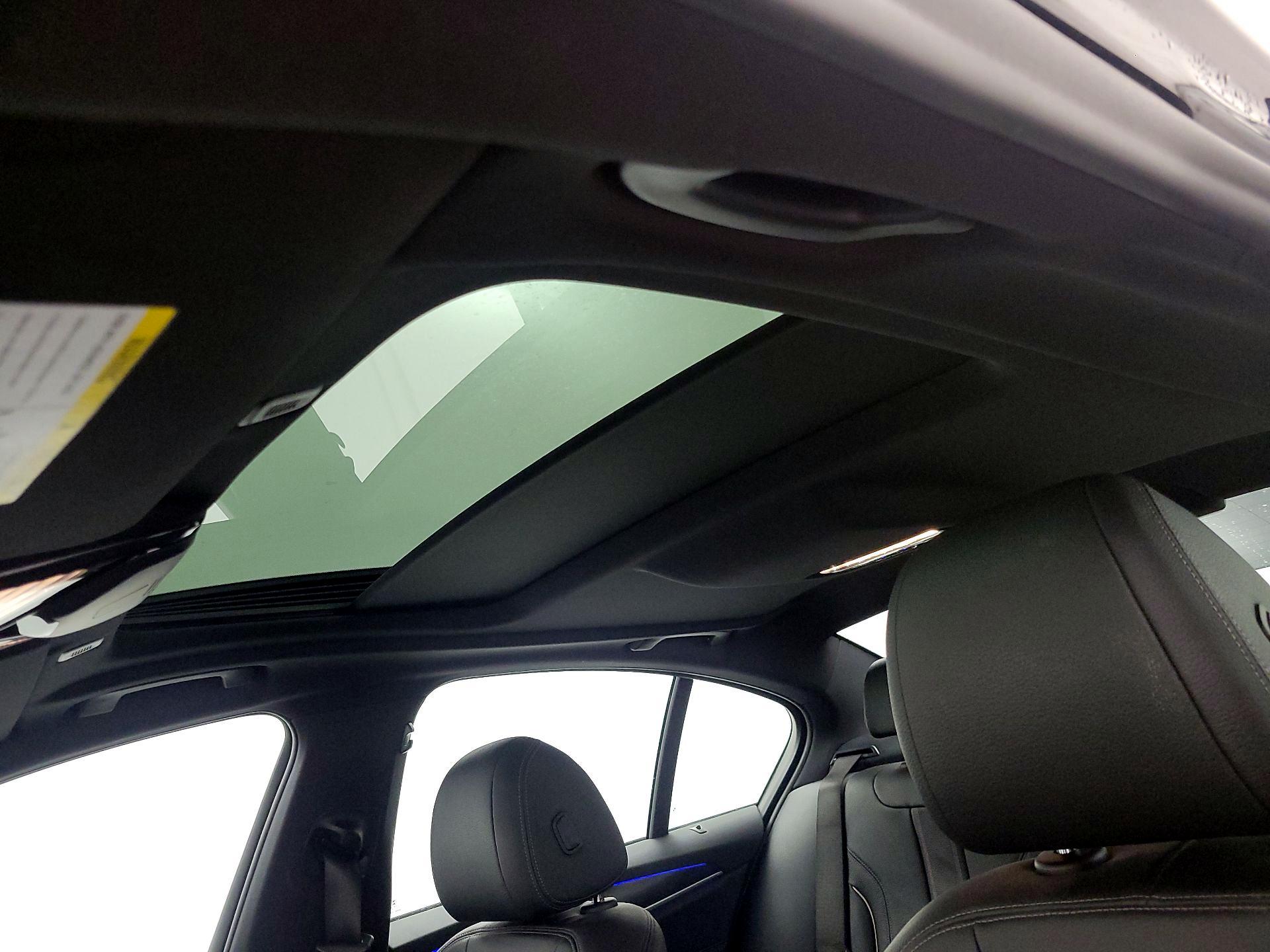 Thumbnail: 2021 BMW 5 Series - 20