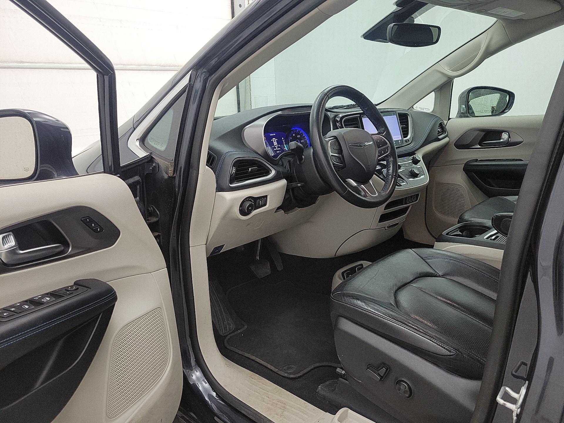 Thumbnail: 2021 Chrysler Pacifica - 11