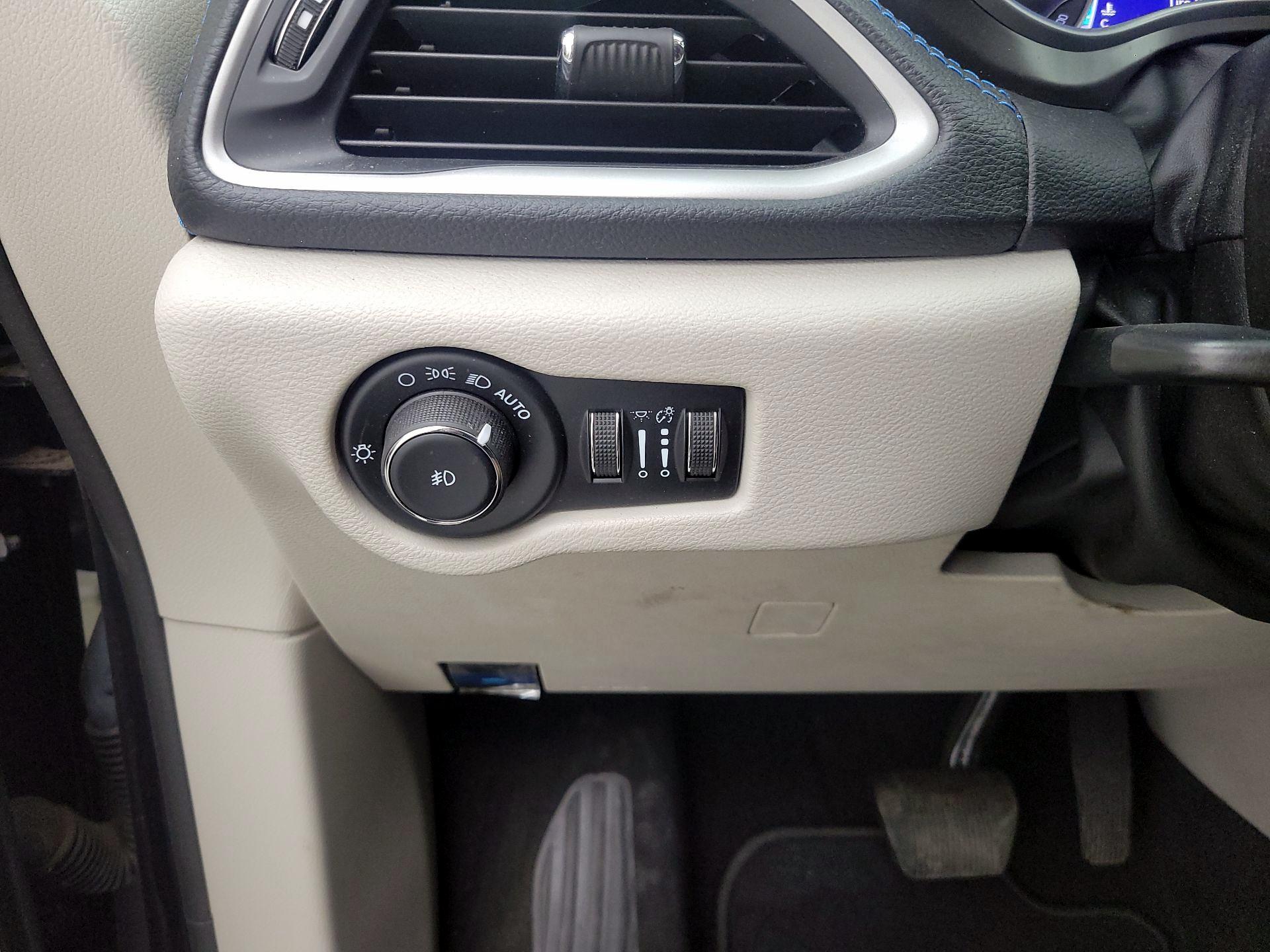 Thumbnail: 2021 Chrysler Pacifica - 13