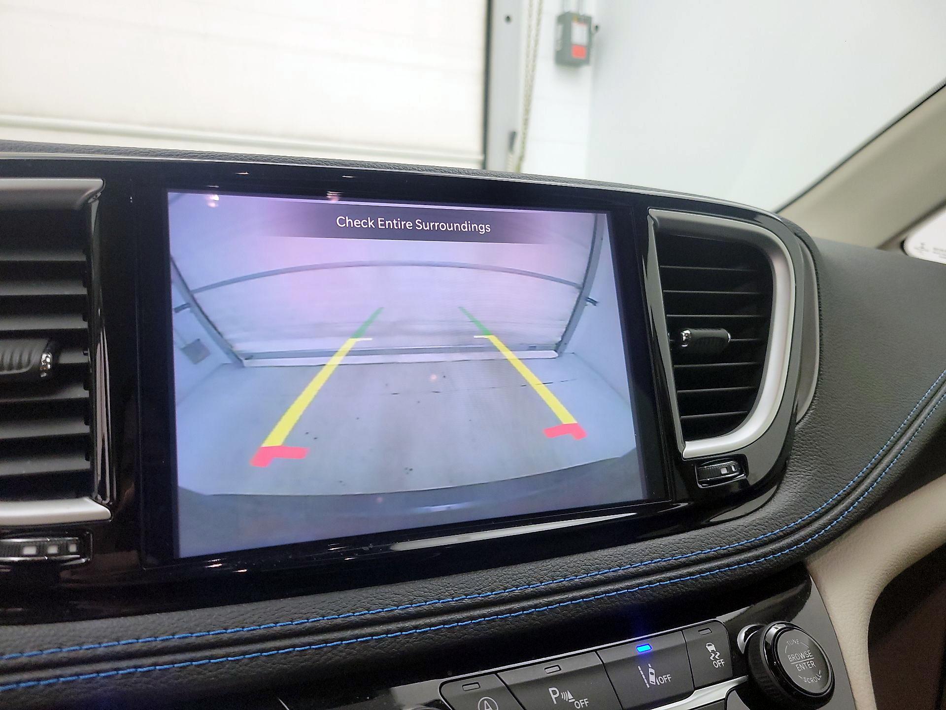 Thumbnail: 2021 Chrysler Pacifica - 14