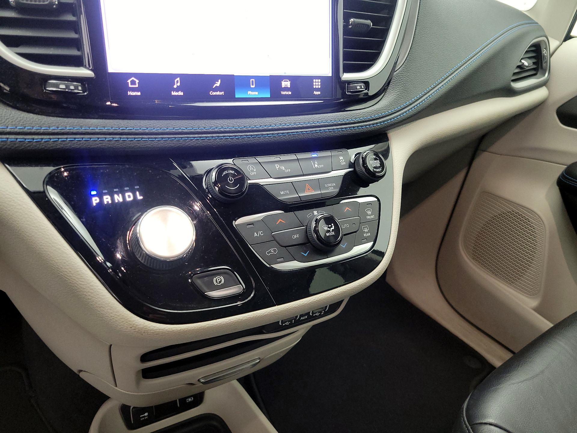 Thumbnail: 2021 Chrysler Pacifica - 17