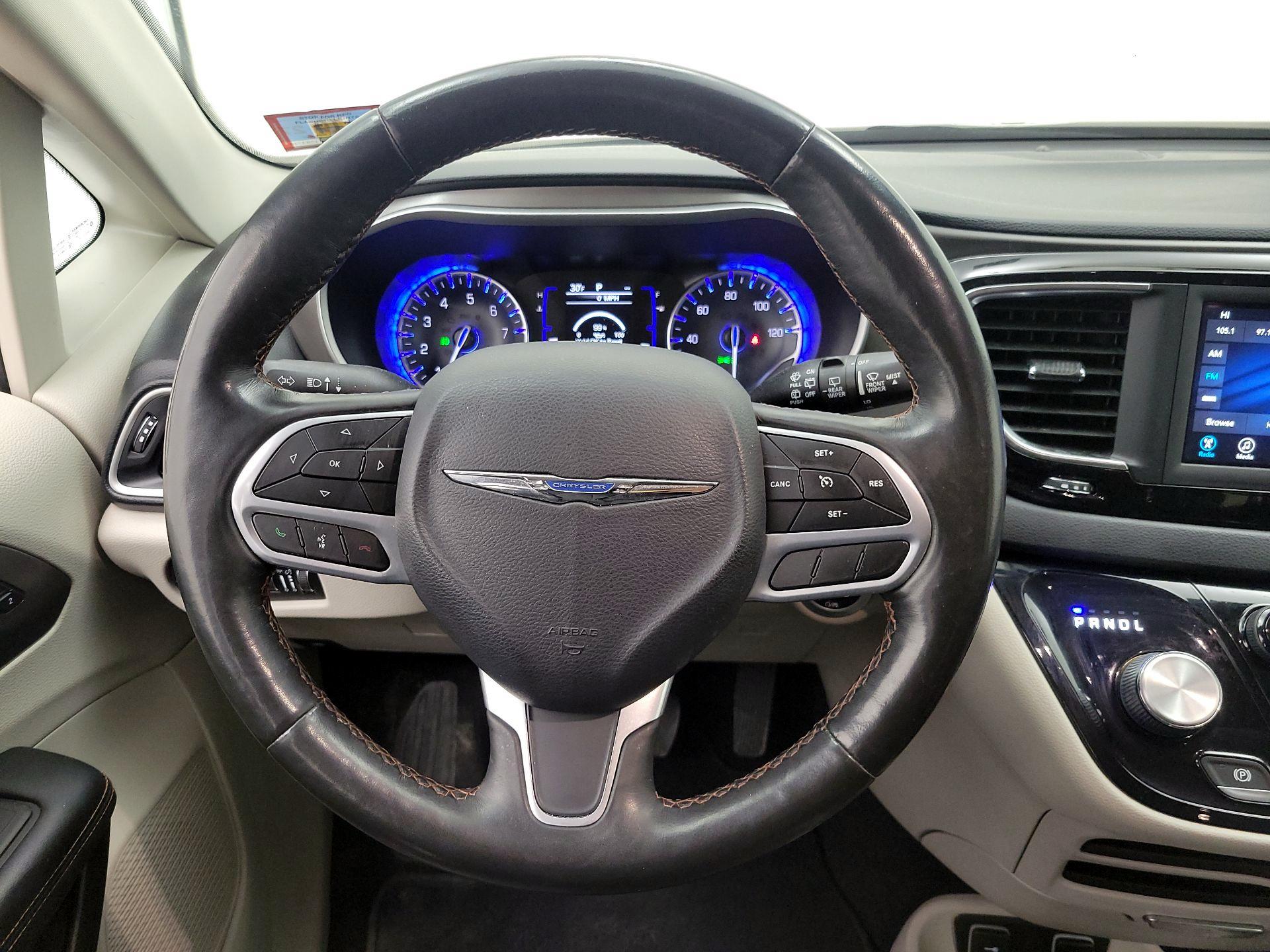 Thumbnail: 2020 Chrysler Pacifica - 10