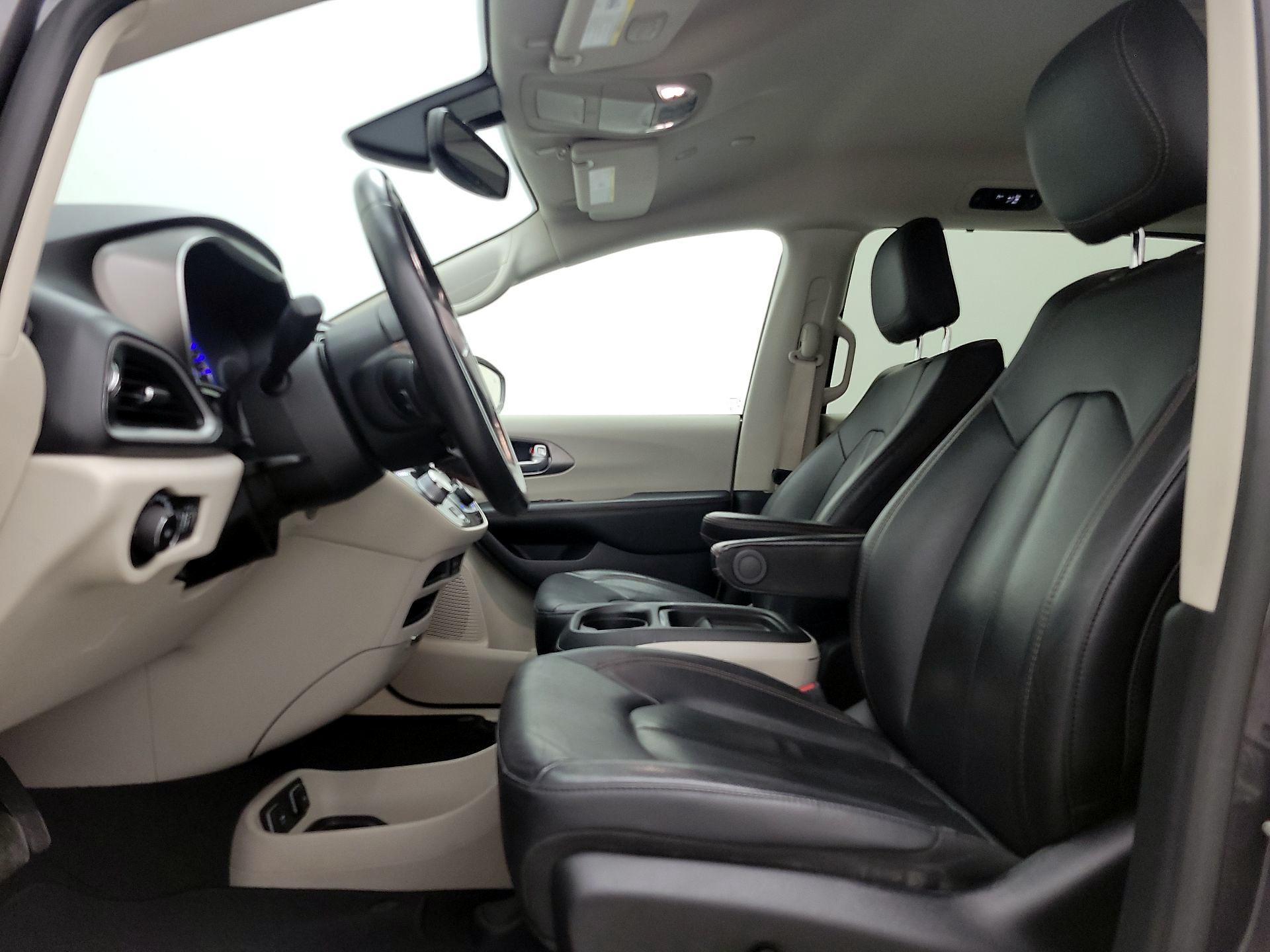 Thumbnail: 2020 Chrysler Pacifica - 11