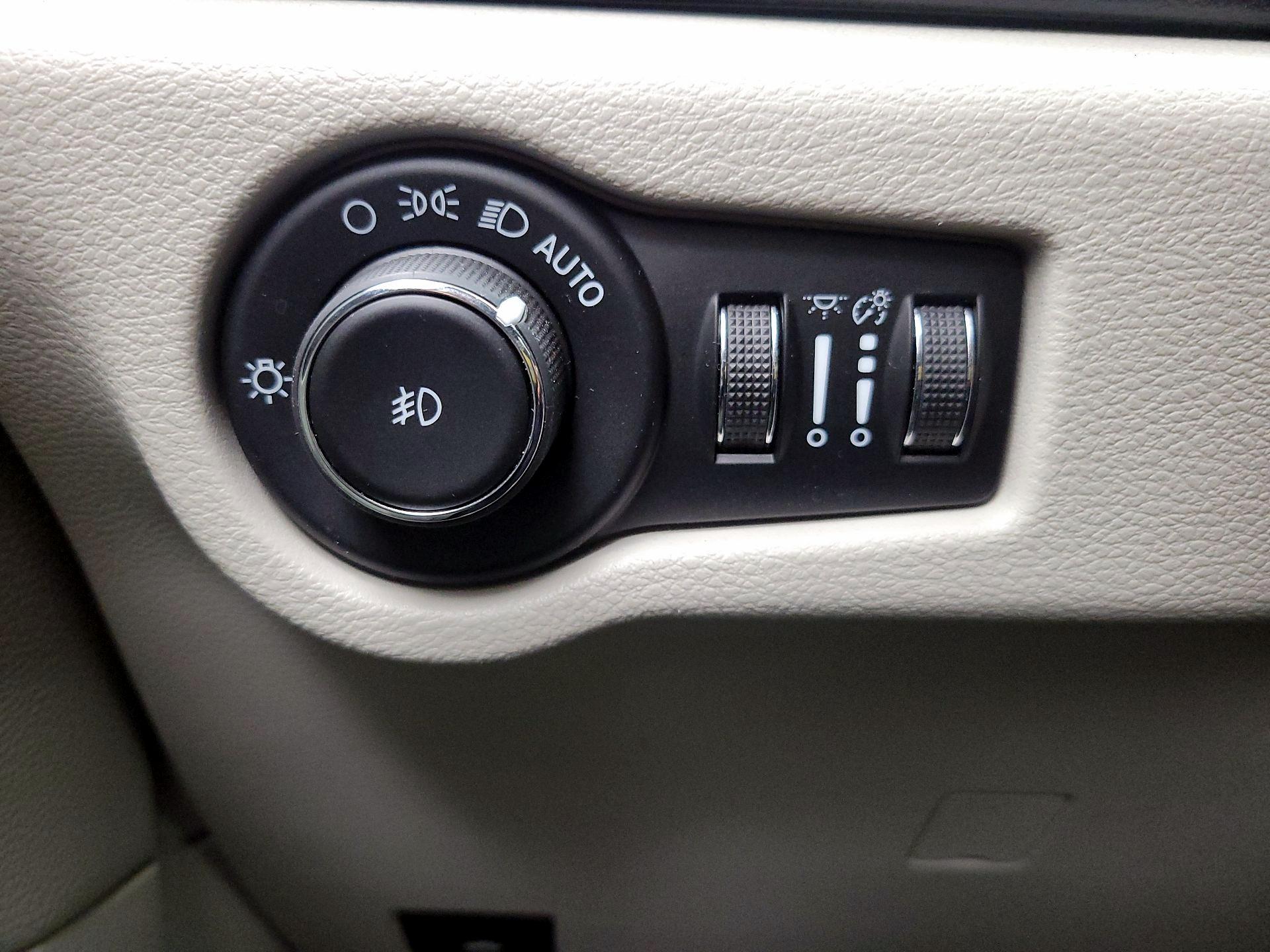 Thumbnail: 2020 Chrysler Pacifica - 13