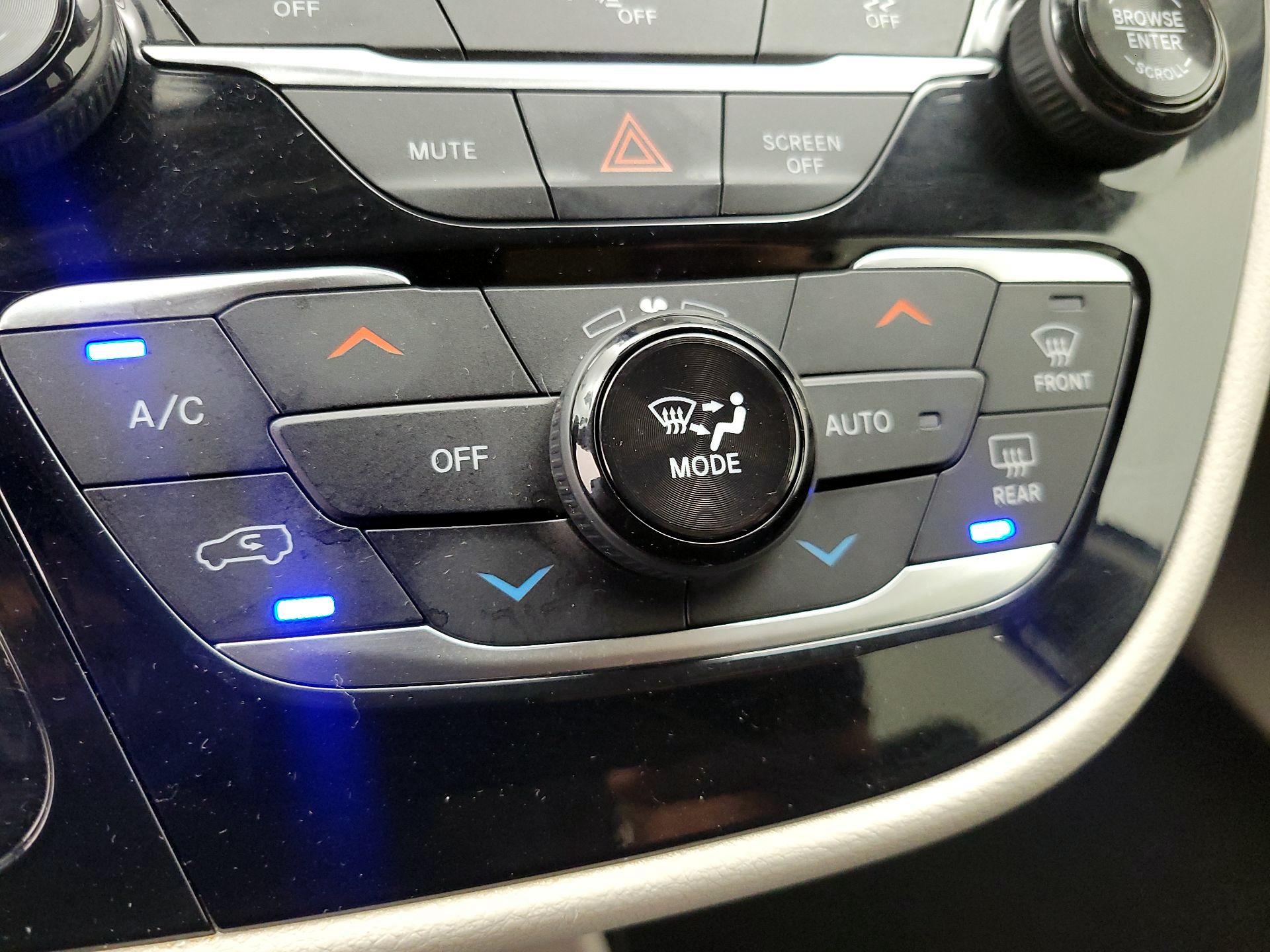 Thumbnail: 2020 Chrysler Pacifica - 16