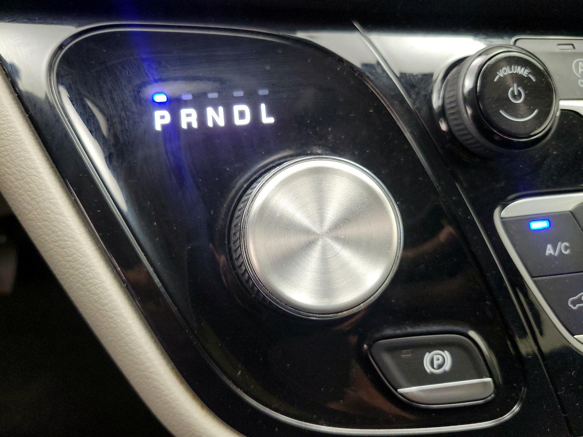 Thumbnail: 2020 Chrysler Pacifica - 17