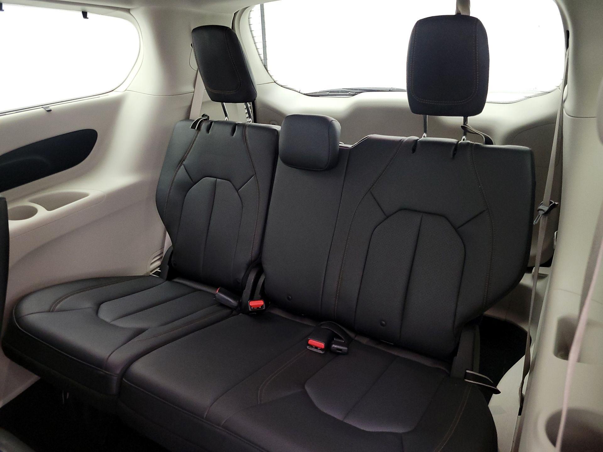 Thumbnail: 2020 Chrysler Pacifica - 20