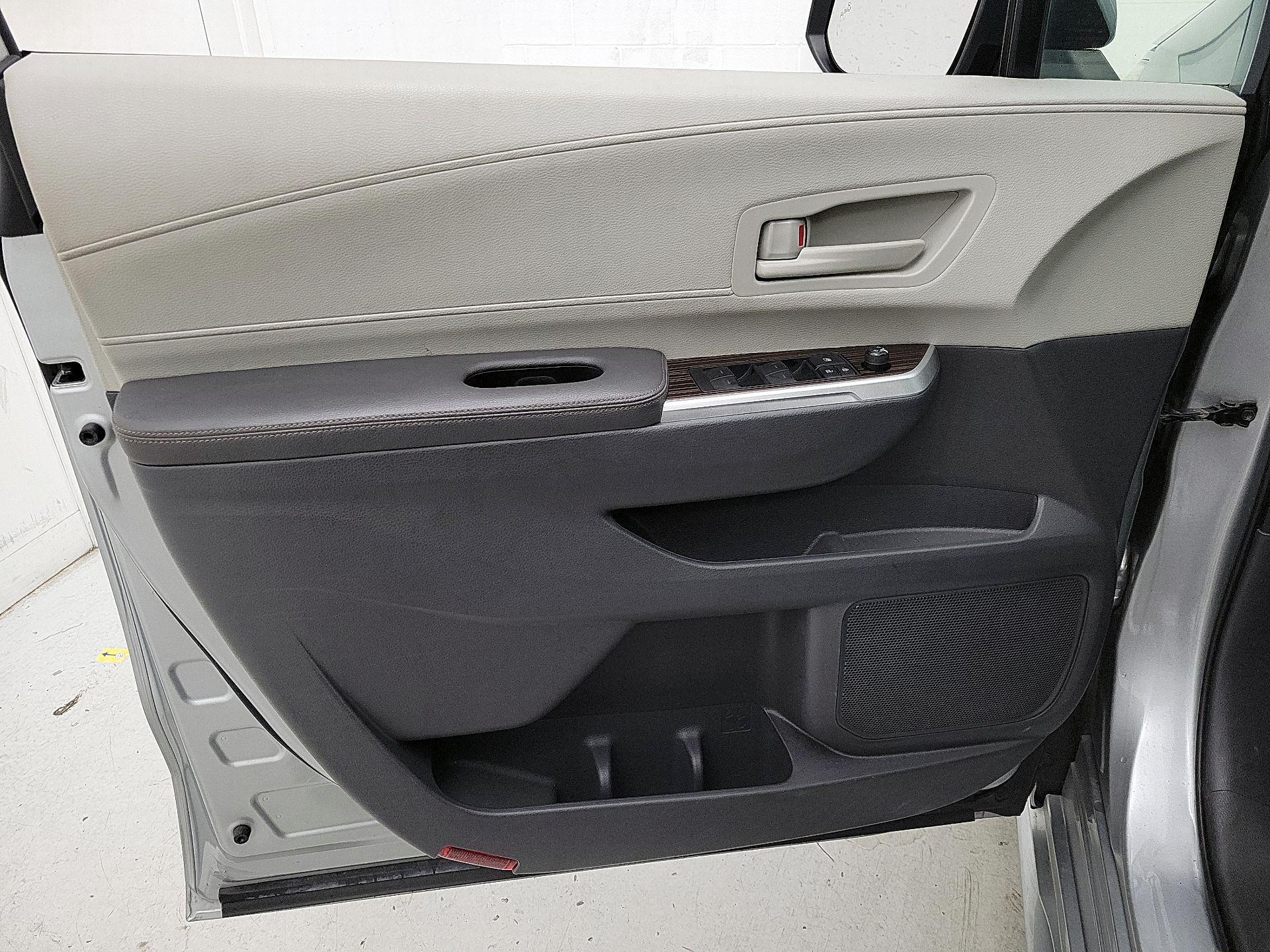 Thumbnail: 2021 Toyota Sienna - 12