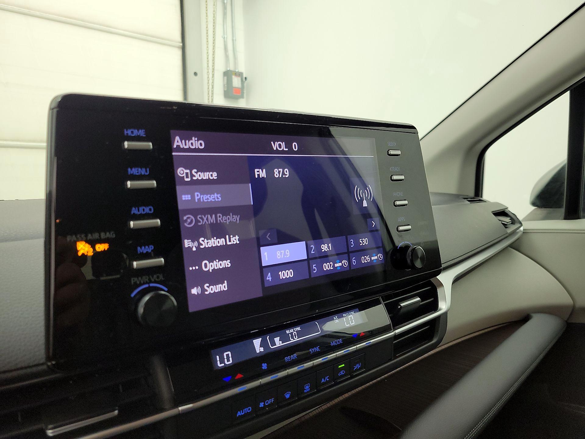 Thumbnail: 2021 Toyota Sienna - 14