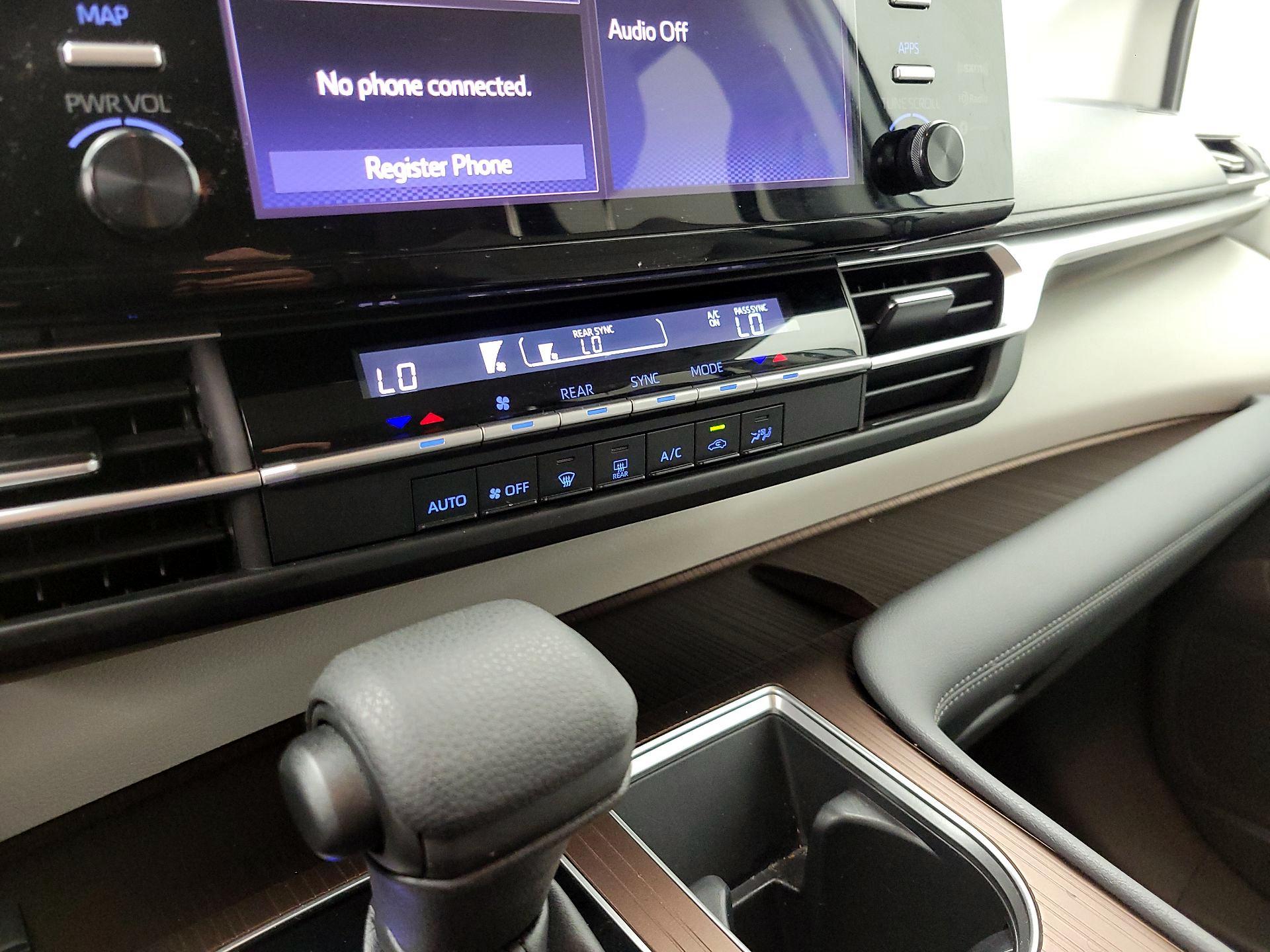 Thumbnail: 2021 Toyota Sienna - 15