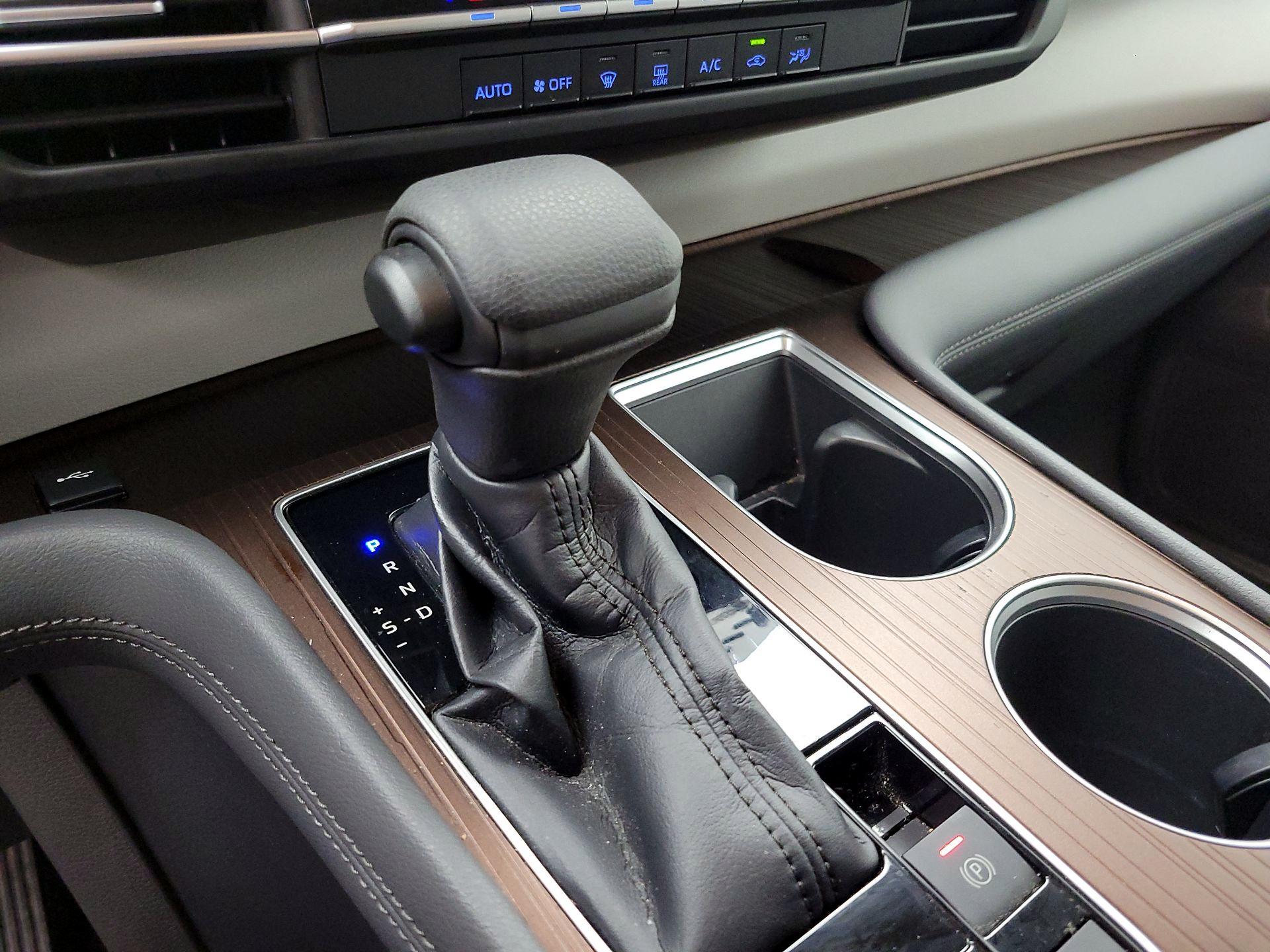 Thumbnail: 2021 Toyota Sienna - 16