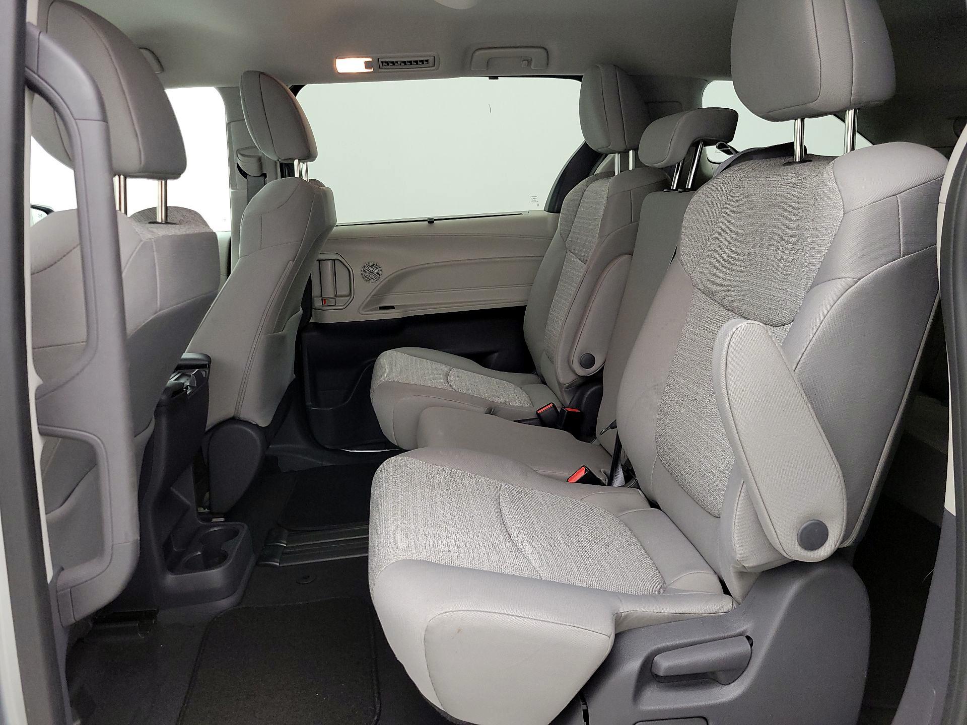 Thumbnail: 2021 Toyota Sienna - 17