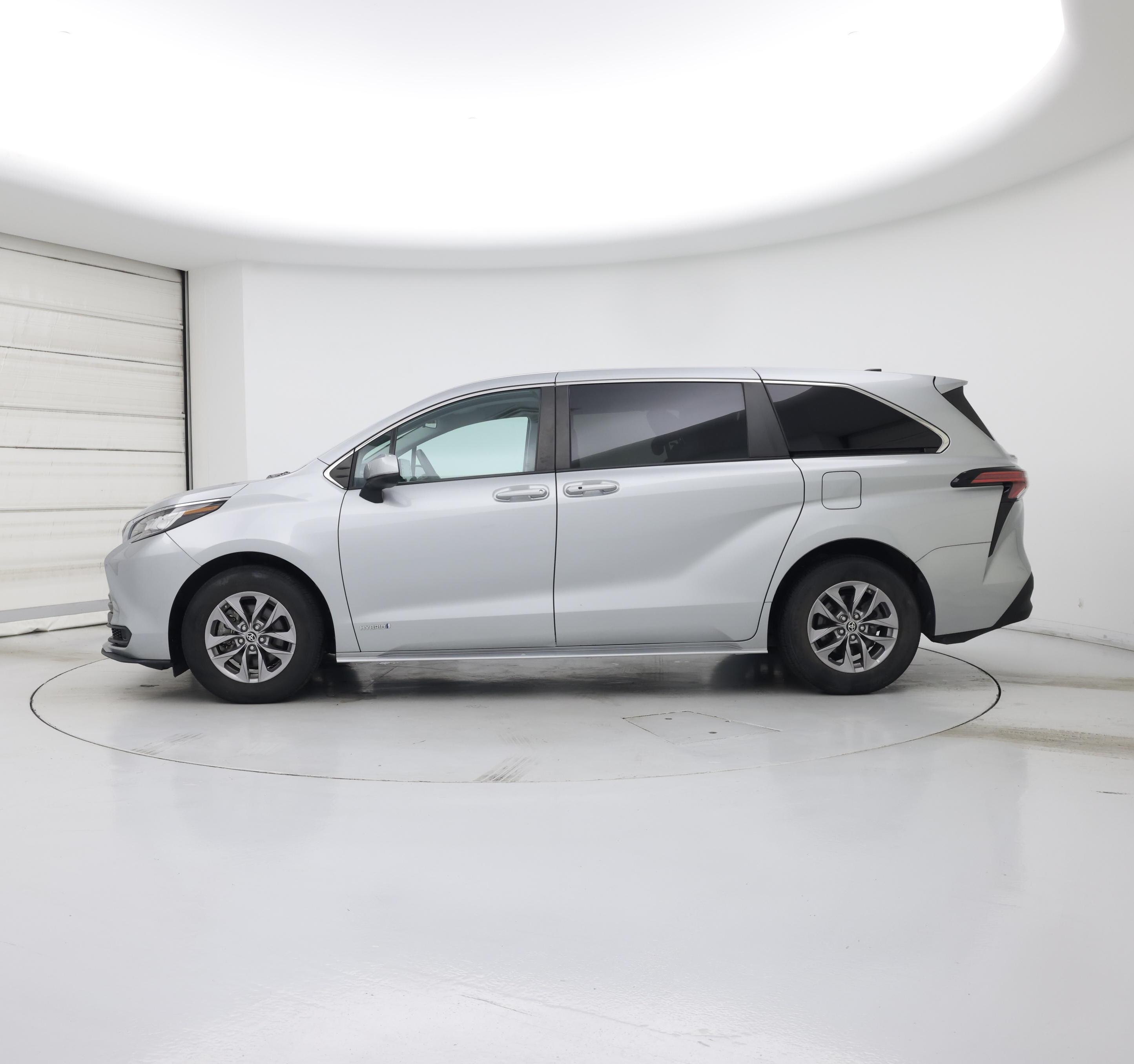 Thumbnail: 2021 Toyota Sienna - 3