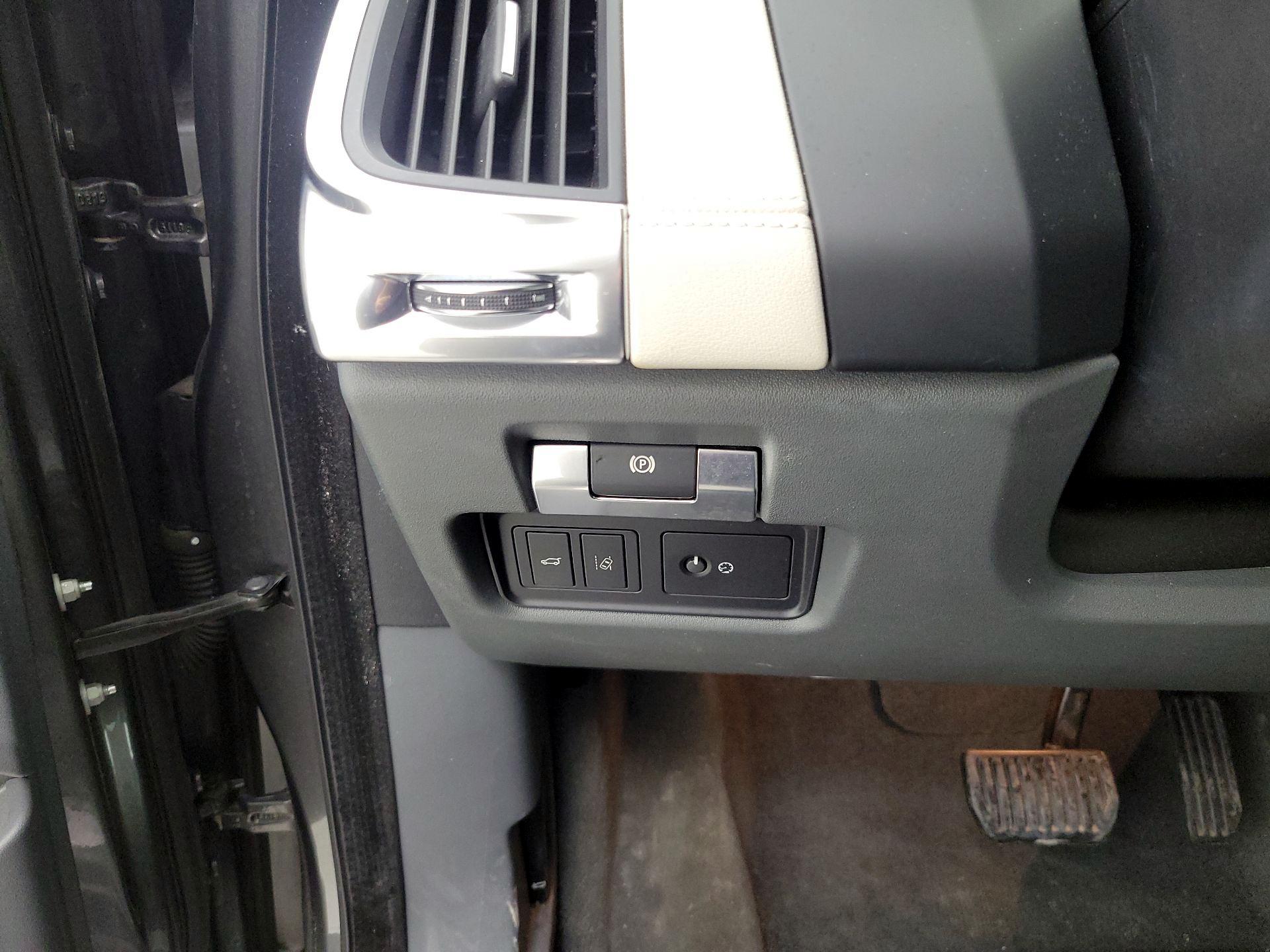 Thumbnail: 2019 Jaguar E-Pace - 13