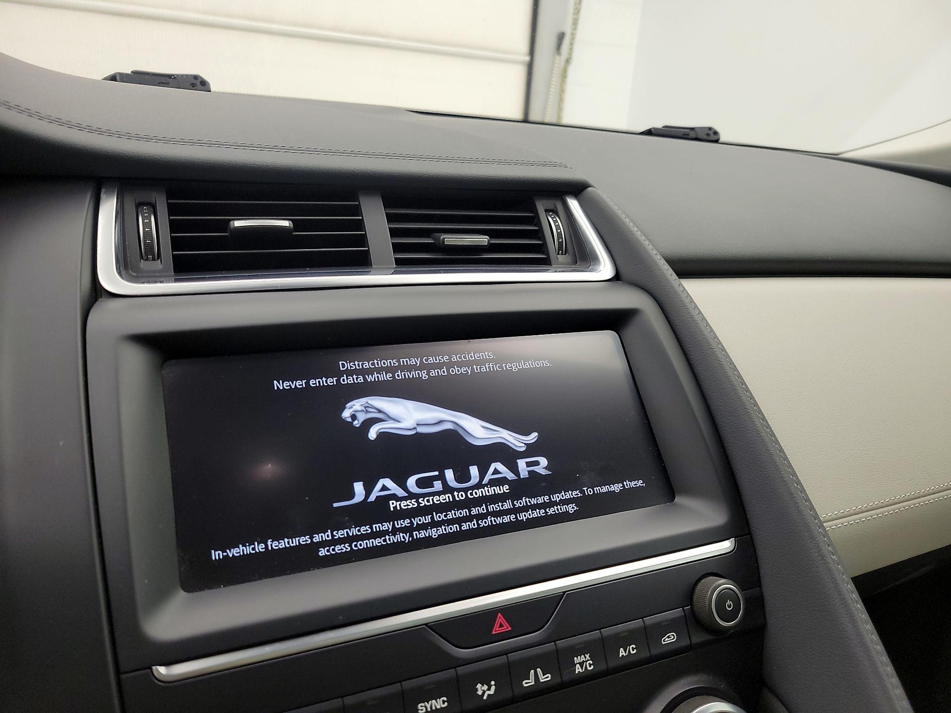 Thumbnail: 2019 Jaguar E-Pace - 15