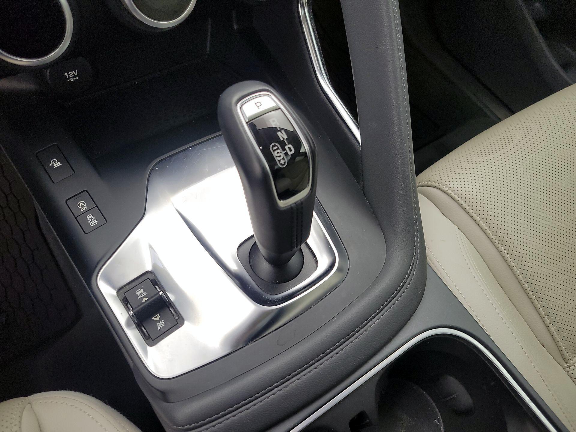 Thumbnail: 2019 Jaguar E-Pace - 17