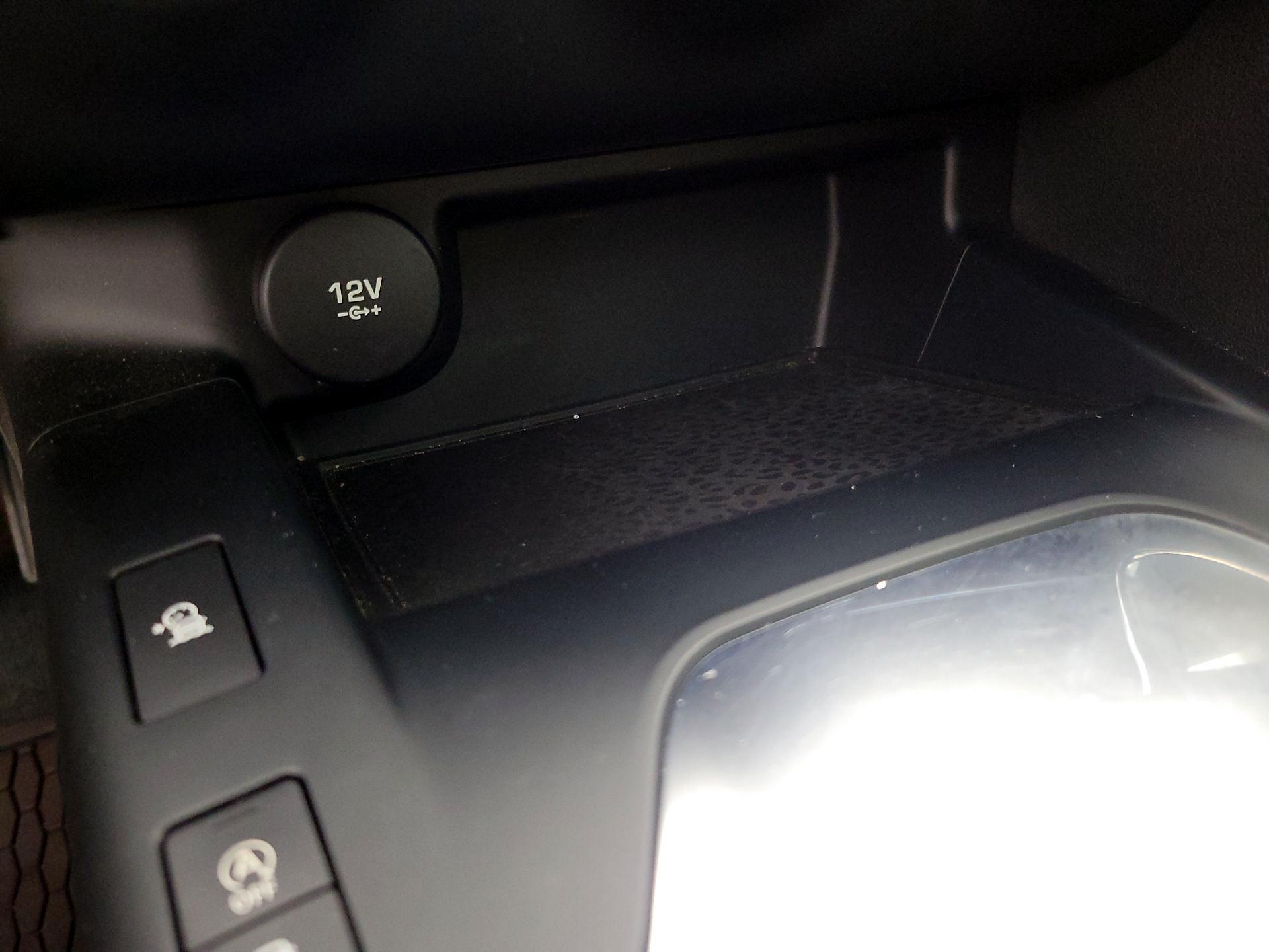 Thumbnail: 2019 Jaguar E-Pace - 18