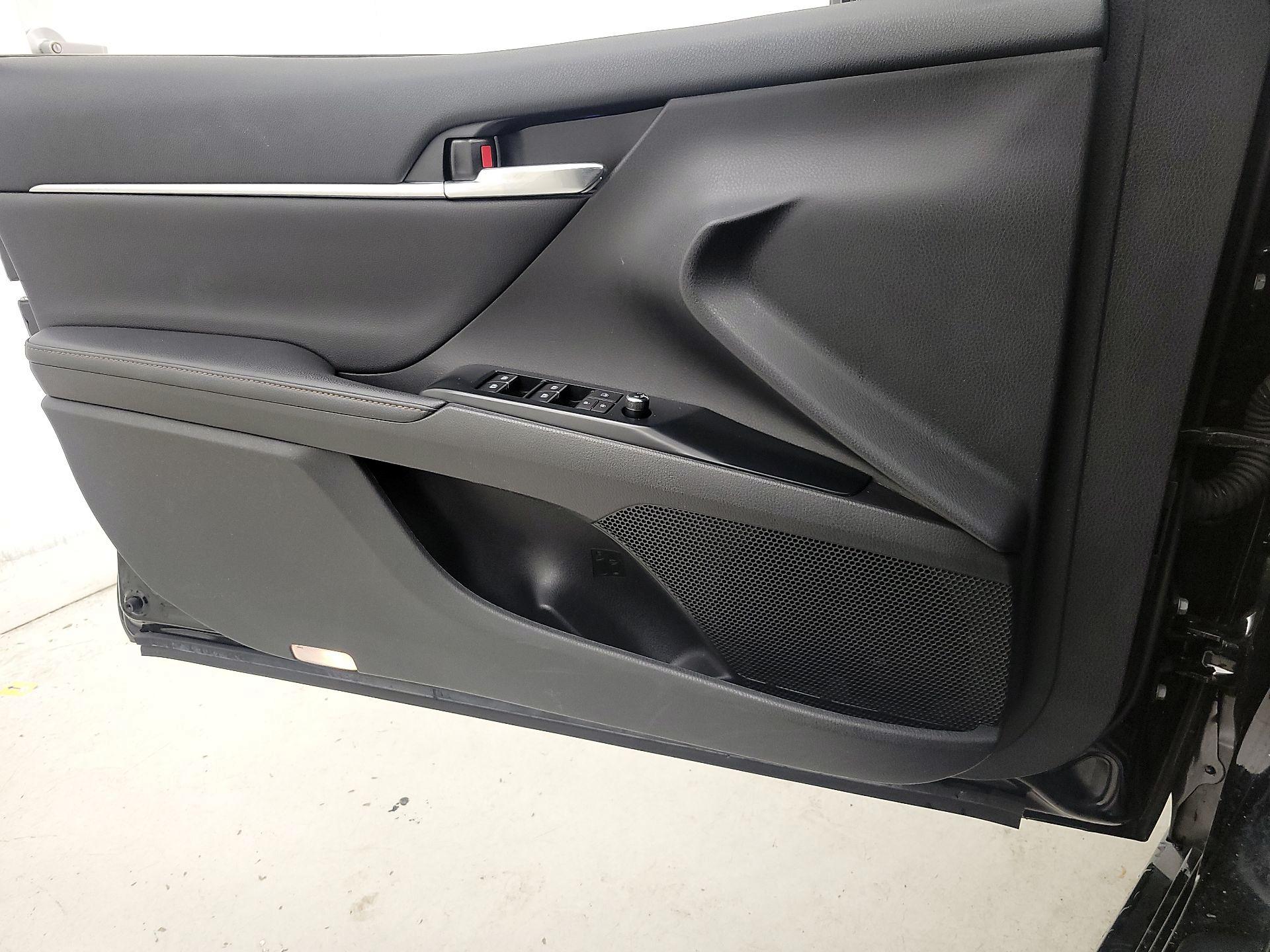 Thumbnail: 2020 Toyota Camry - 12