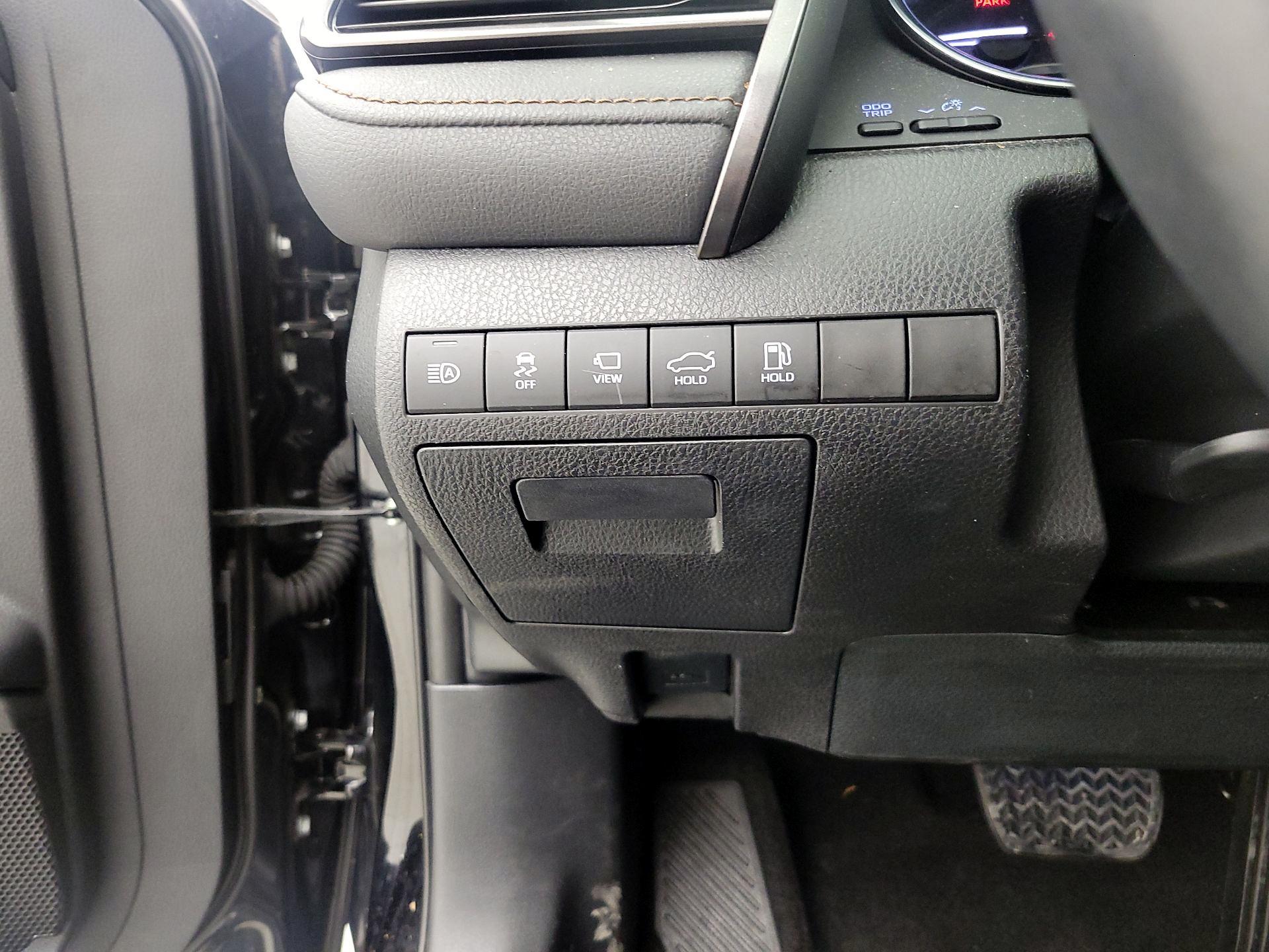 Thumbnail: 2020 Toyota Camry - 13