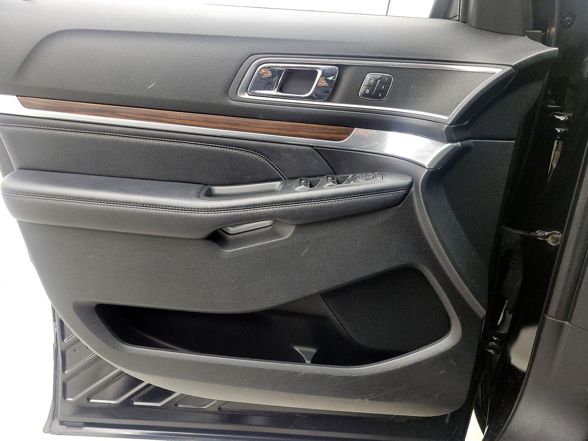 Thumbnail: 2016 Ford Explorer - 12