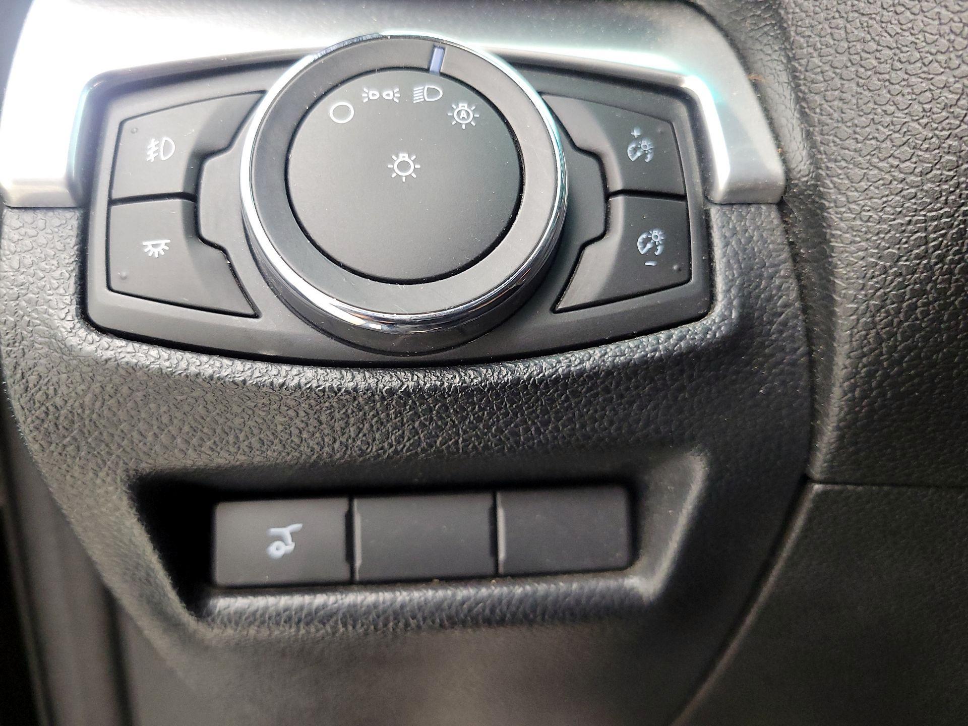 Thumbnail: 2016 Ford Explorer - 13