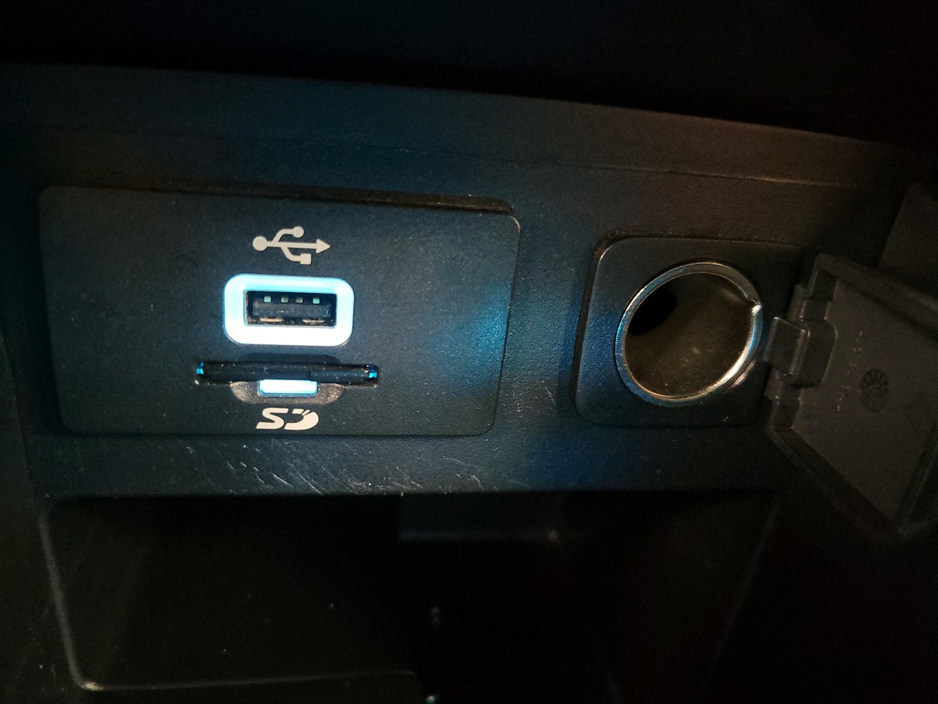 Thumbnail: 2016 Ford Explorer - 19