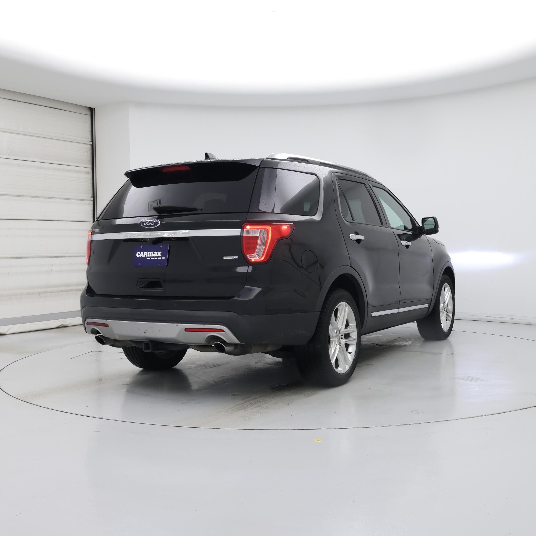 Thumbnail: 2016 Ford Explorer - 8