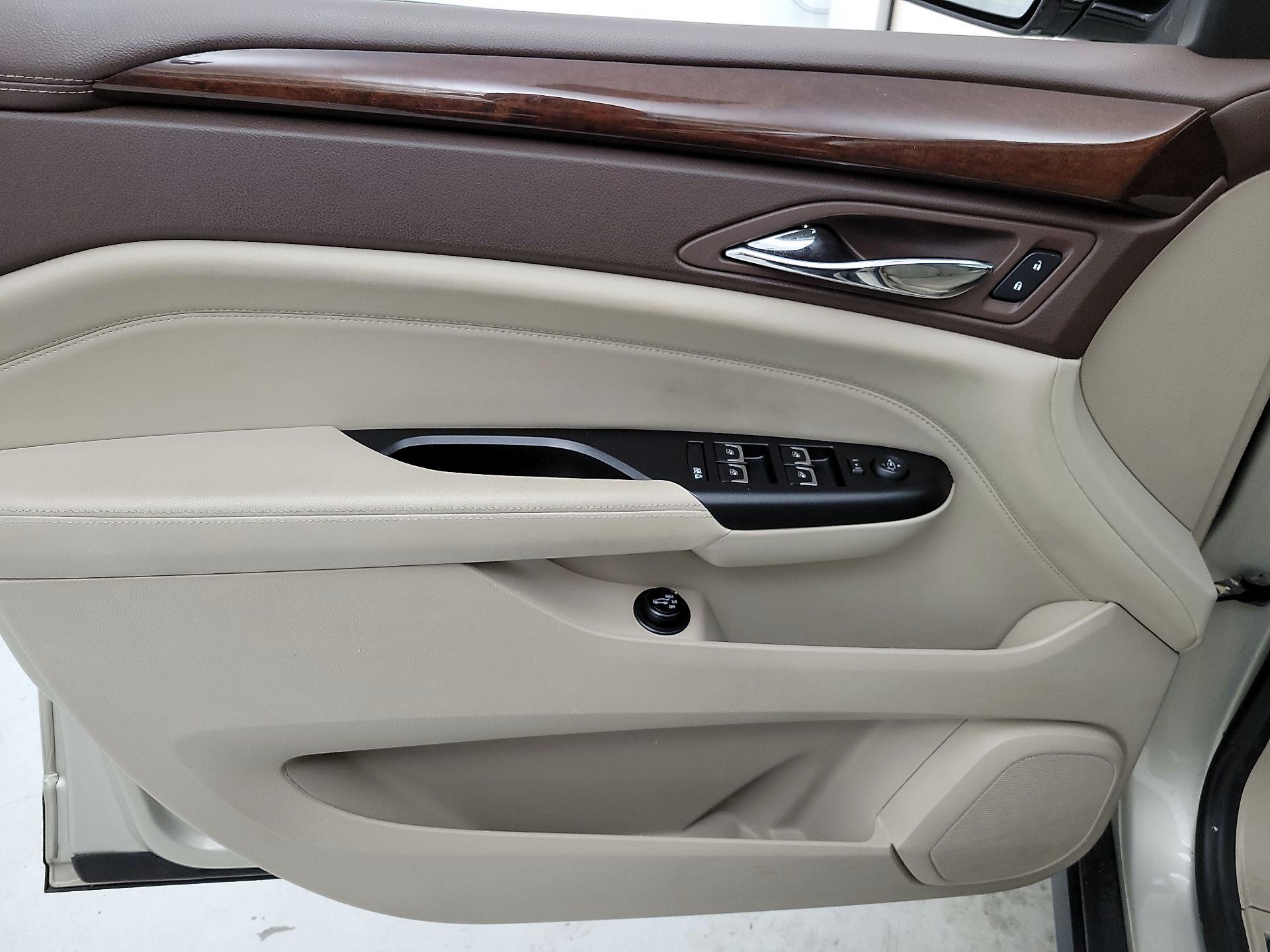 Thumbnail: 2016 Cadillac SRX - 12